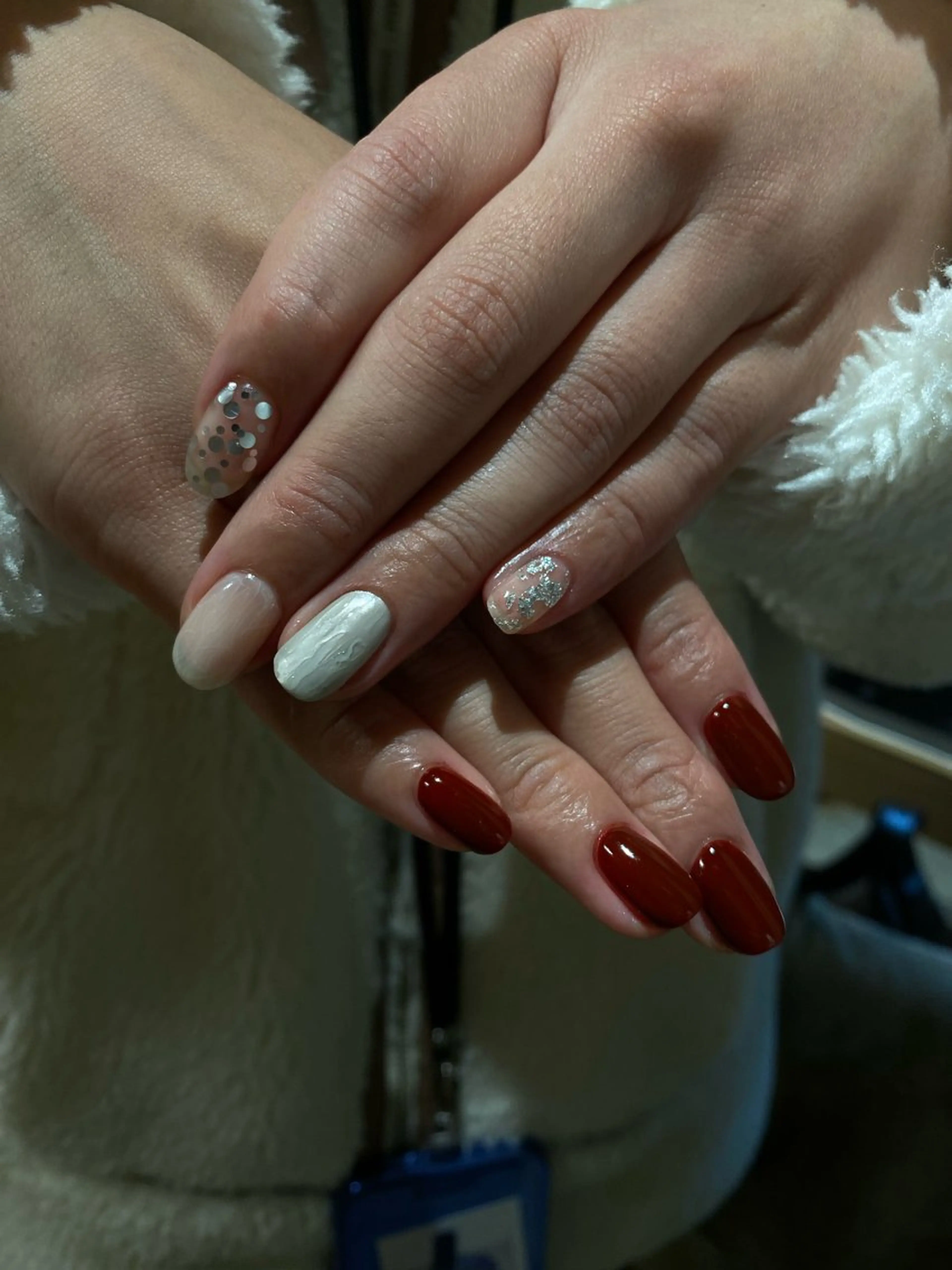 ネイル ボルドー シンプルネイル ホワイト 冬ネイル クリスマス filonnail /　kotoneのネイルデザイン