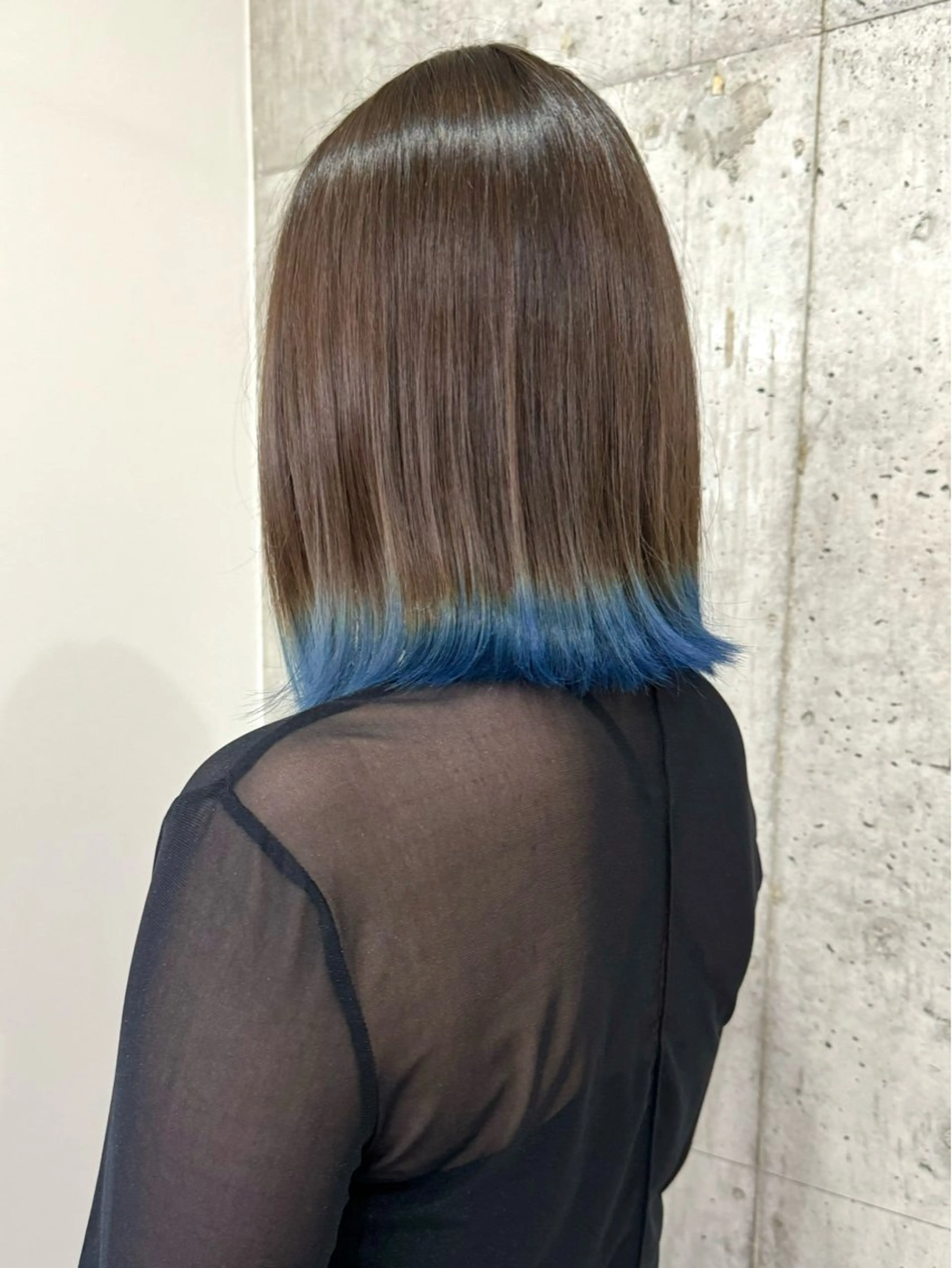 ショート カラー ブルーカラー ヘアカラー 切りっぱなしボブ/ ブリーチカラー/大塚のヘアスタイル