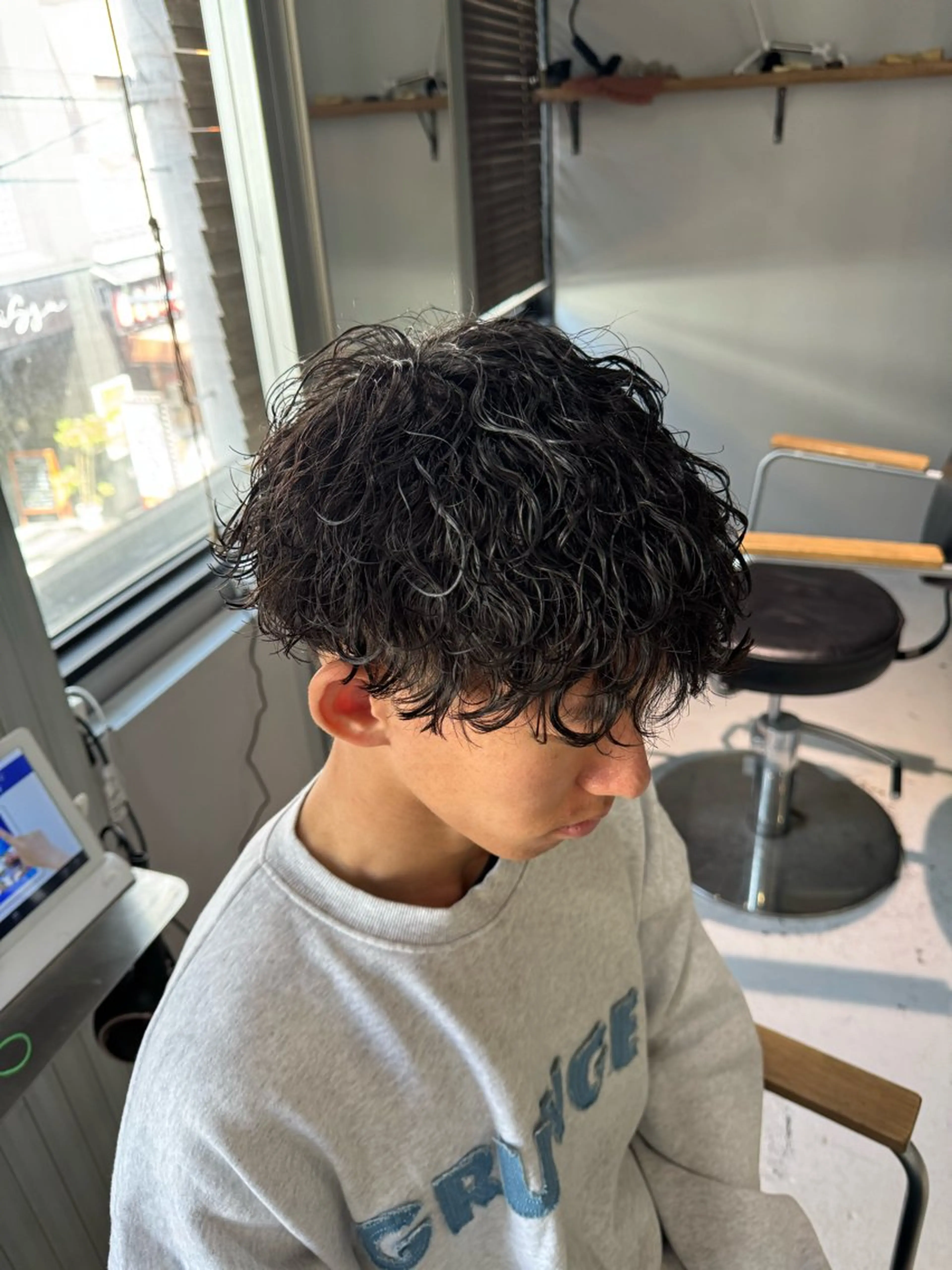 ショート パーマ メンズ メンズパーマ 波巻きパーマ スパイラルパーマ カット パーマ men's salon gaudi 高槻店所属・曲がる縮毛矯正/ 波巻きパーマ/川岸のヘアスタイル