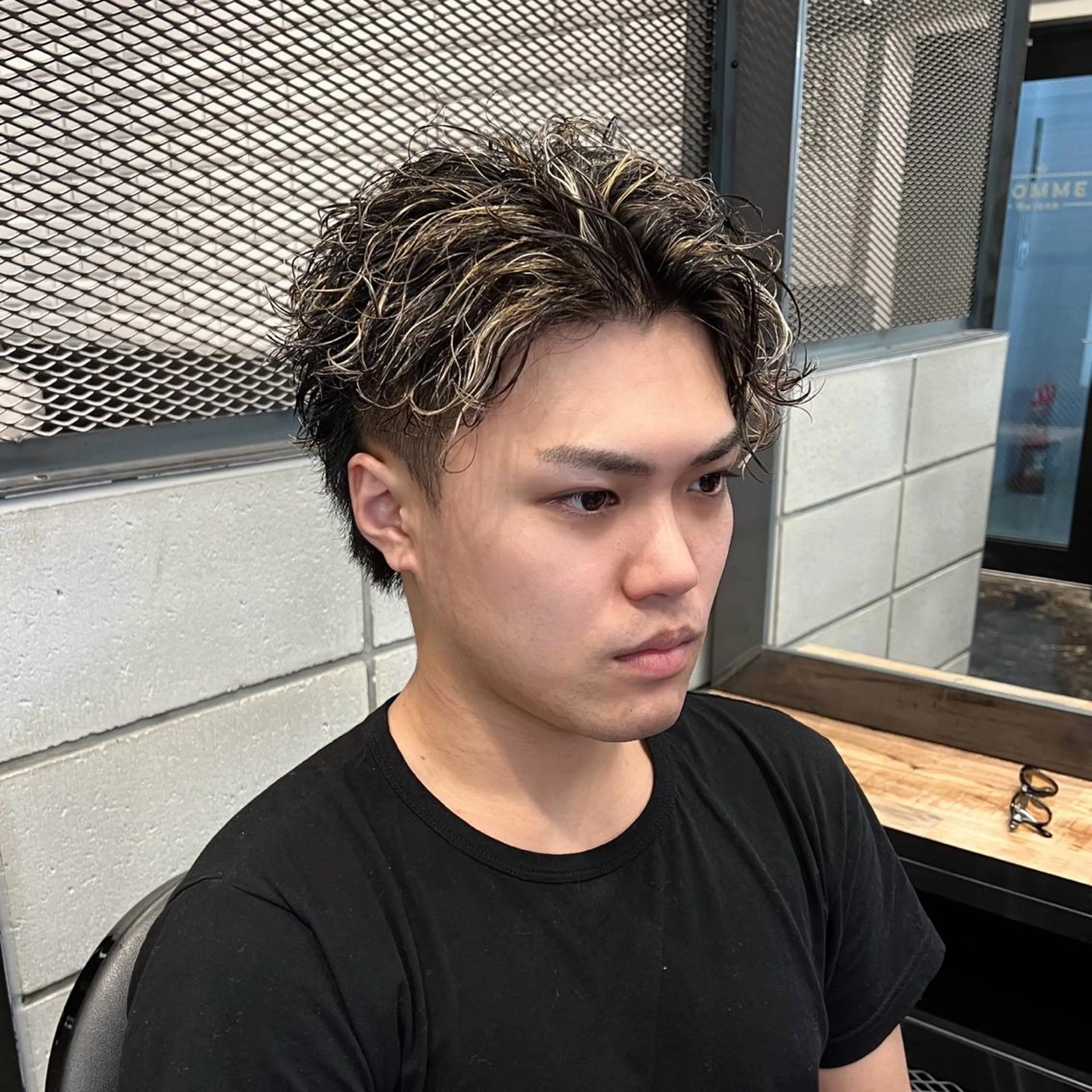 メンズ メンズハイライト メンズメッシュ 波巻きパーマ カット ヘアカラー パーマ トリートメント メンズ特化/パーマ/ ハイライト/竜成のヘアスタイル
