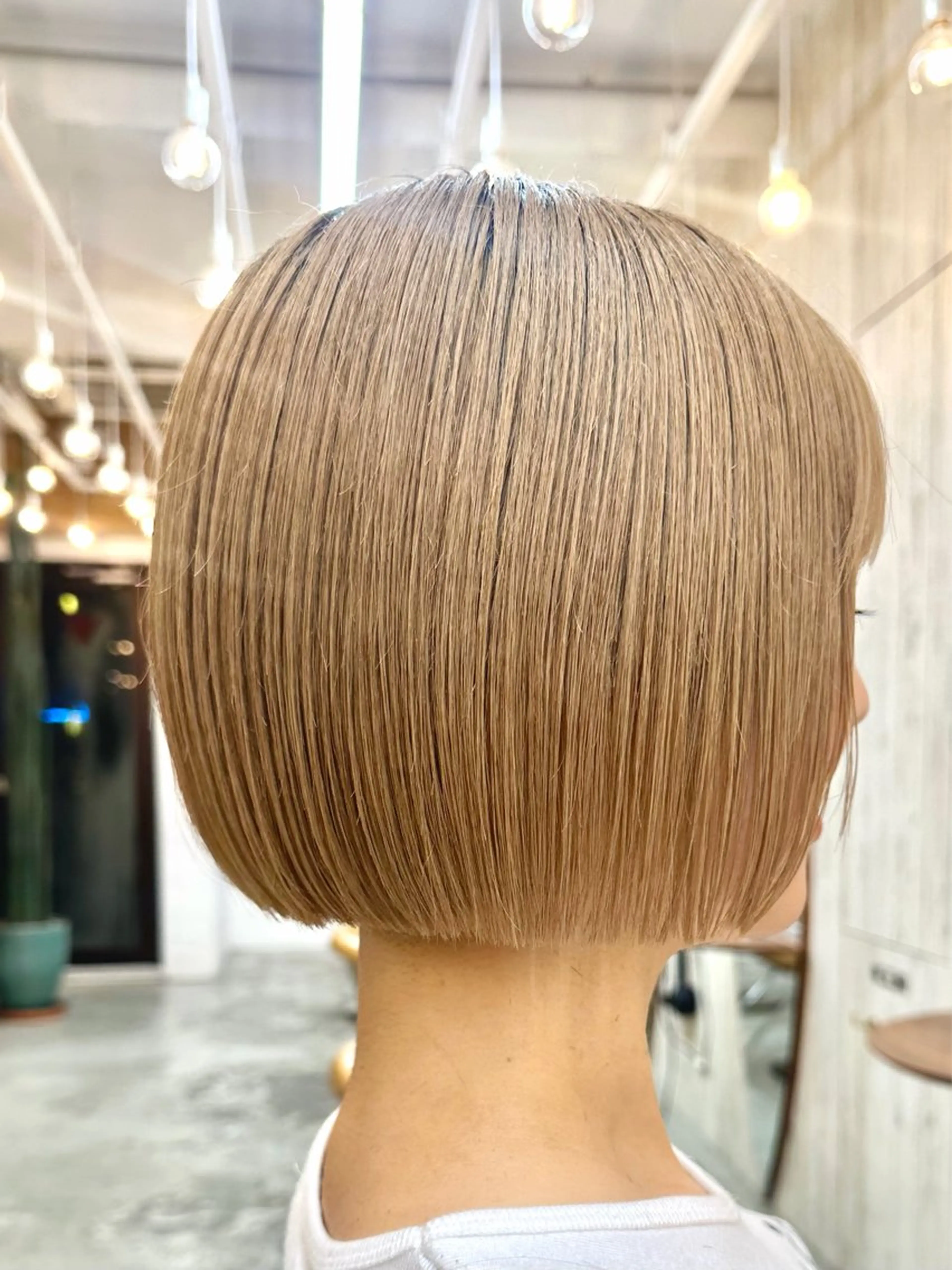 ショート カラー ブリーチ ハイトーンカラー ヘアカラー トリートメント 縮毛矯正💎ショート /パーマ❣️ともきのヘアスタイル