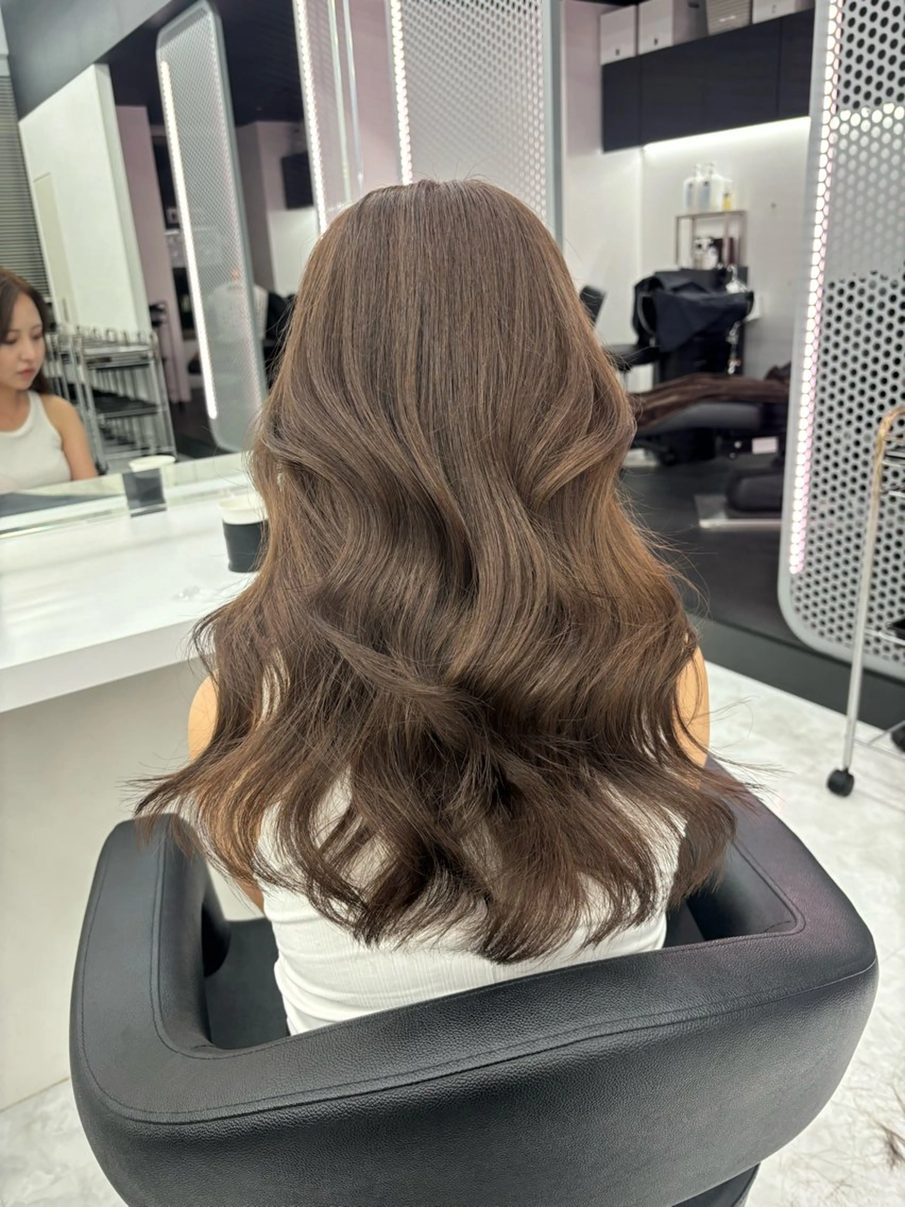 セミロング カラー カット ヘアカラー トリートメント ヘッドスパ ヘアセット 韓国レイヤー ハッシュカットのヘアスタイル