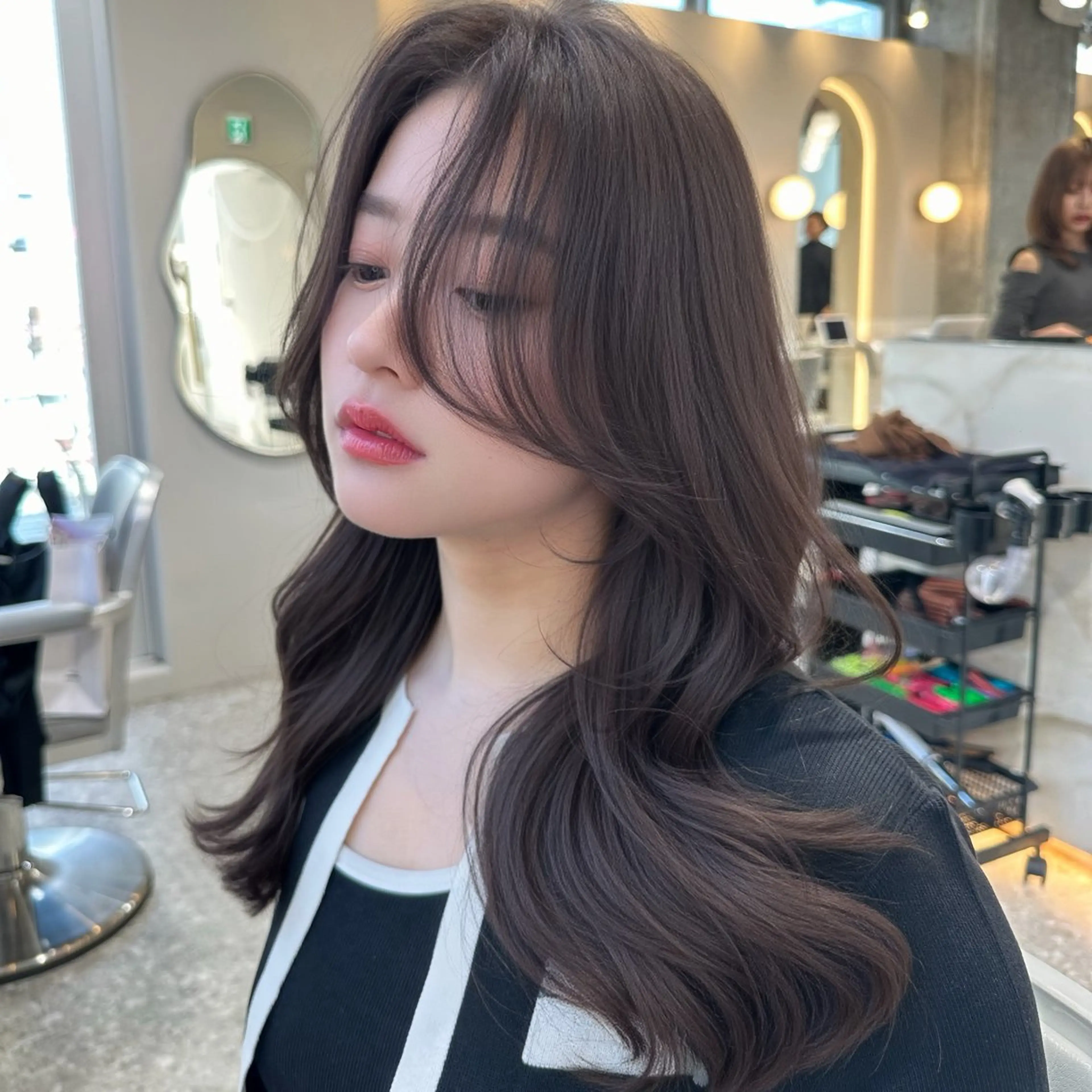 セミロング カラー グレージュ レイヤーカット カット ヘアカラー トリートメント ヘアセット 新宿/韓国レイヤー 髪質改善カラー/角所のヘアスタイル