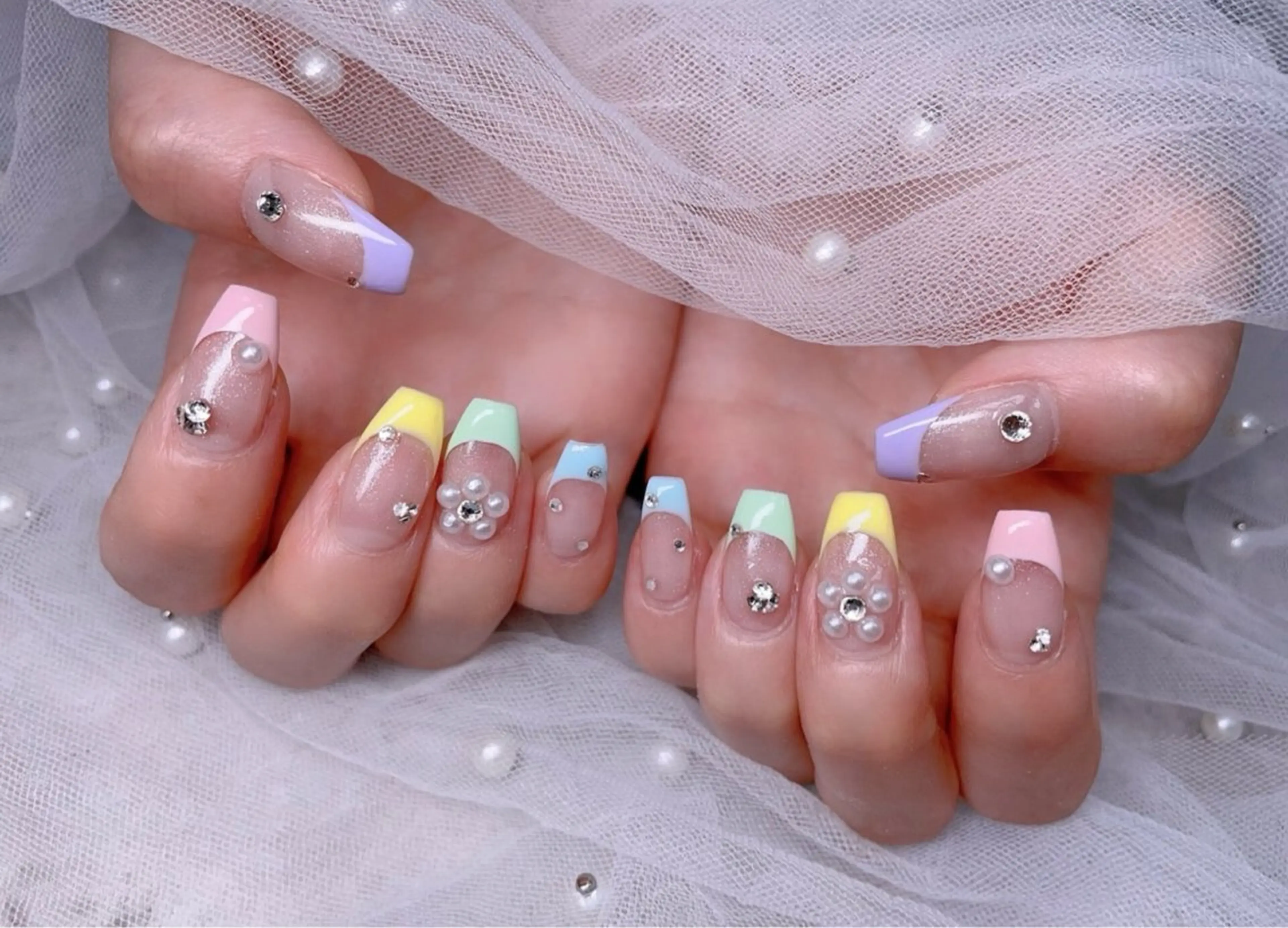 ネイル チークネイル フレンチネイル ジェルネイル グラデーション ハート ハンドネイル Mimo beau ty   salonのネイルデザイン