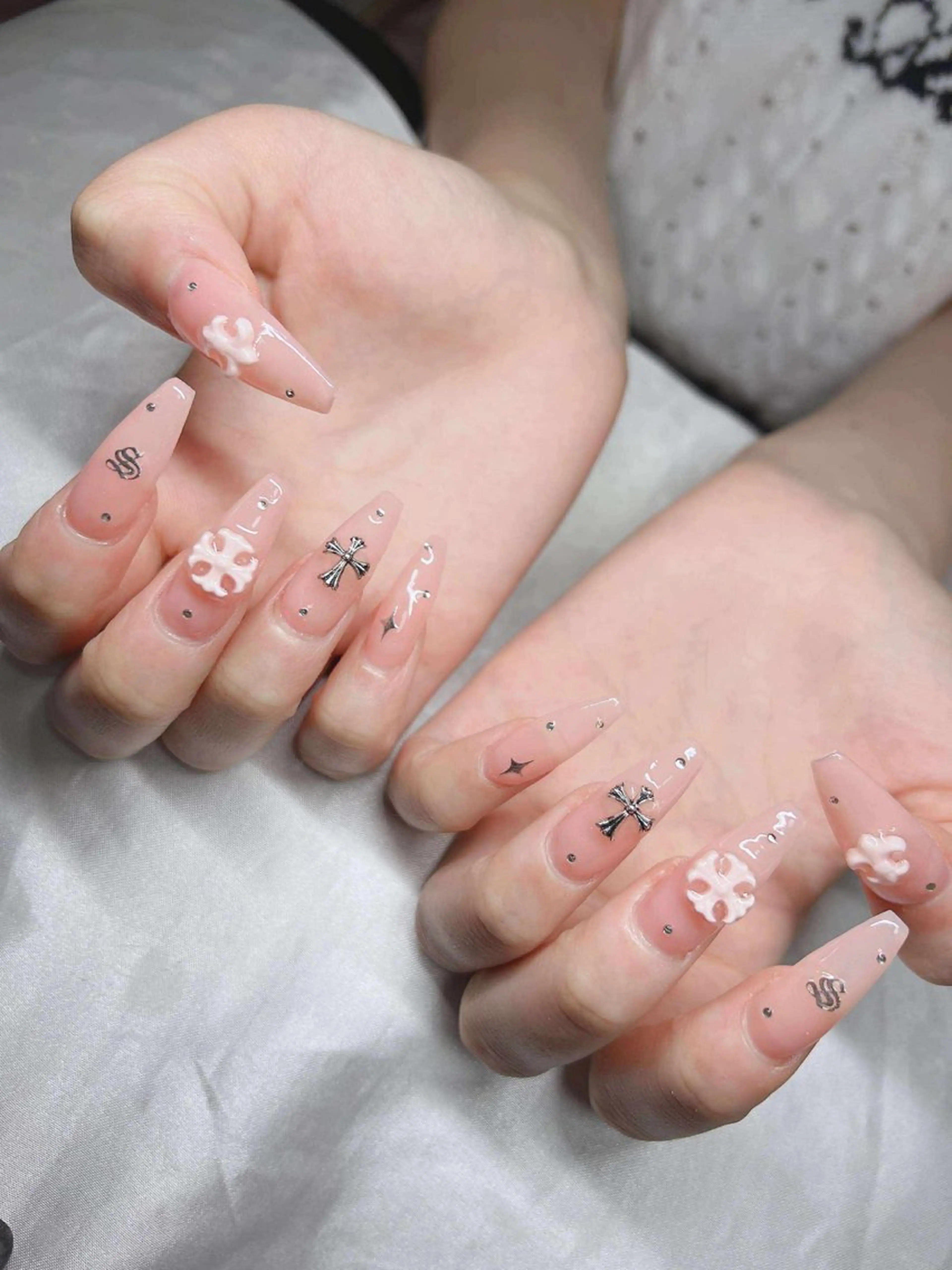 ネイル 長さ出し グラデーション 卒業式 キラキラネイル マグネットネイル ハンドネイル Lee Nailsのネイルデザイン
