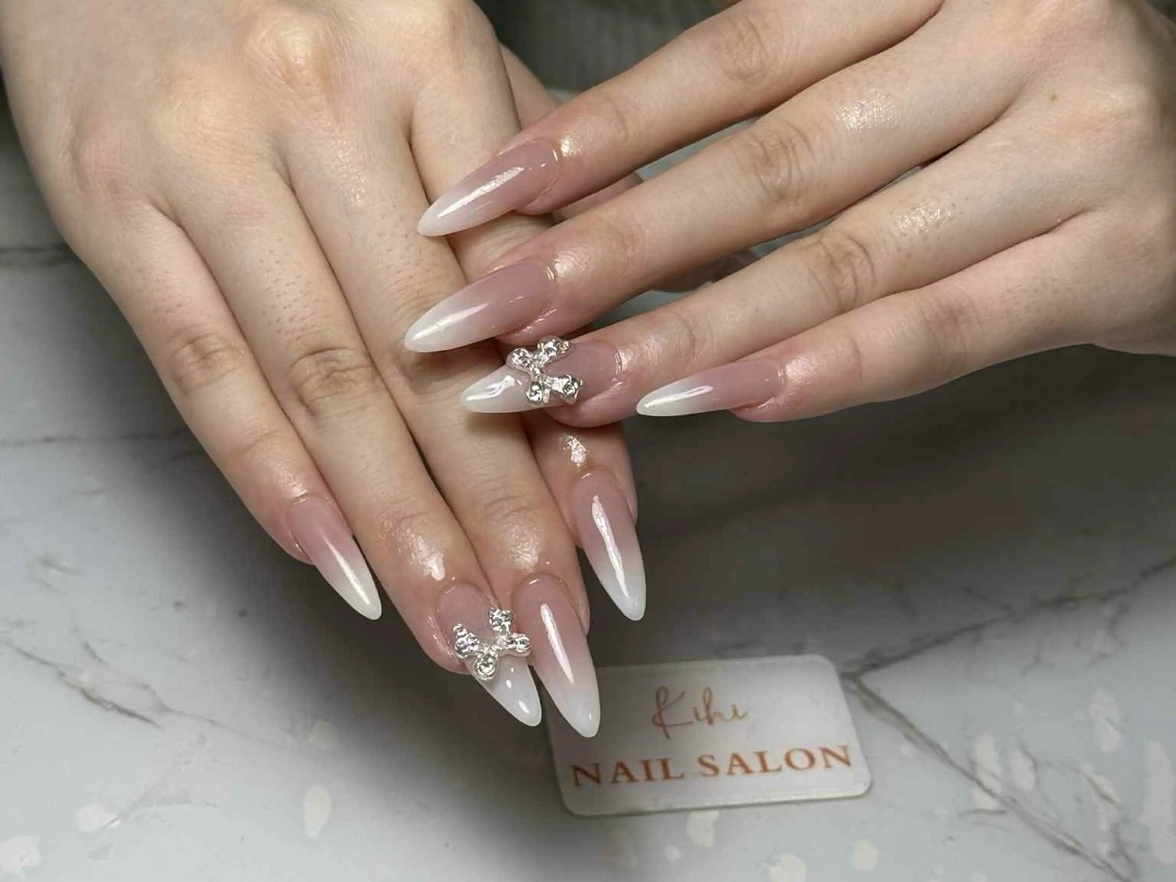 ネイル アートネイル フレンチネイル ジェルネイル グラデーション 韓国ネイル ハンドネイル 鈴木 ユリのネイルデザイン