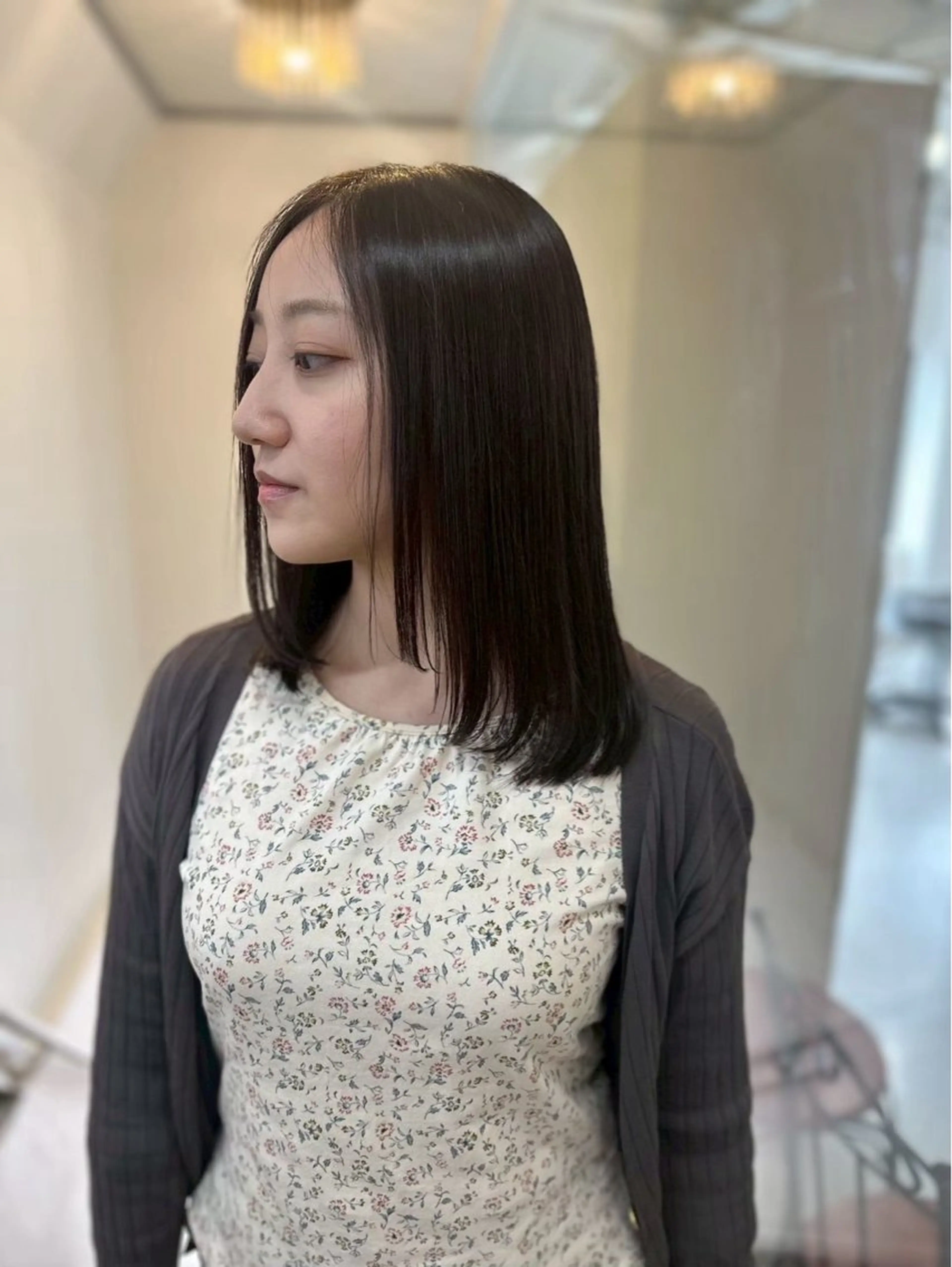ミディアム 越坂部 桃子のヘアスタイル