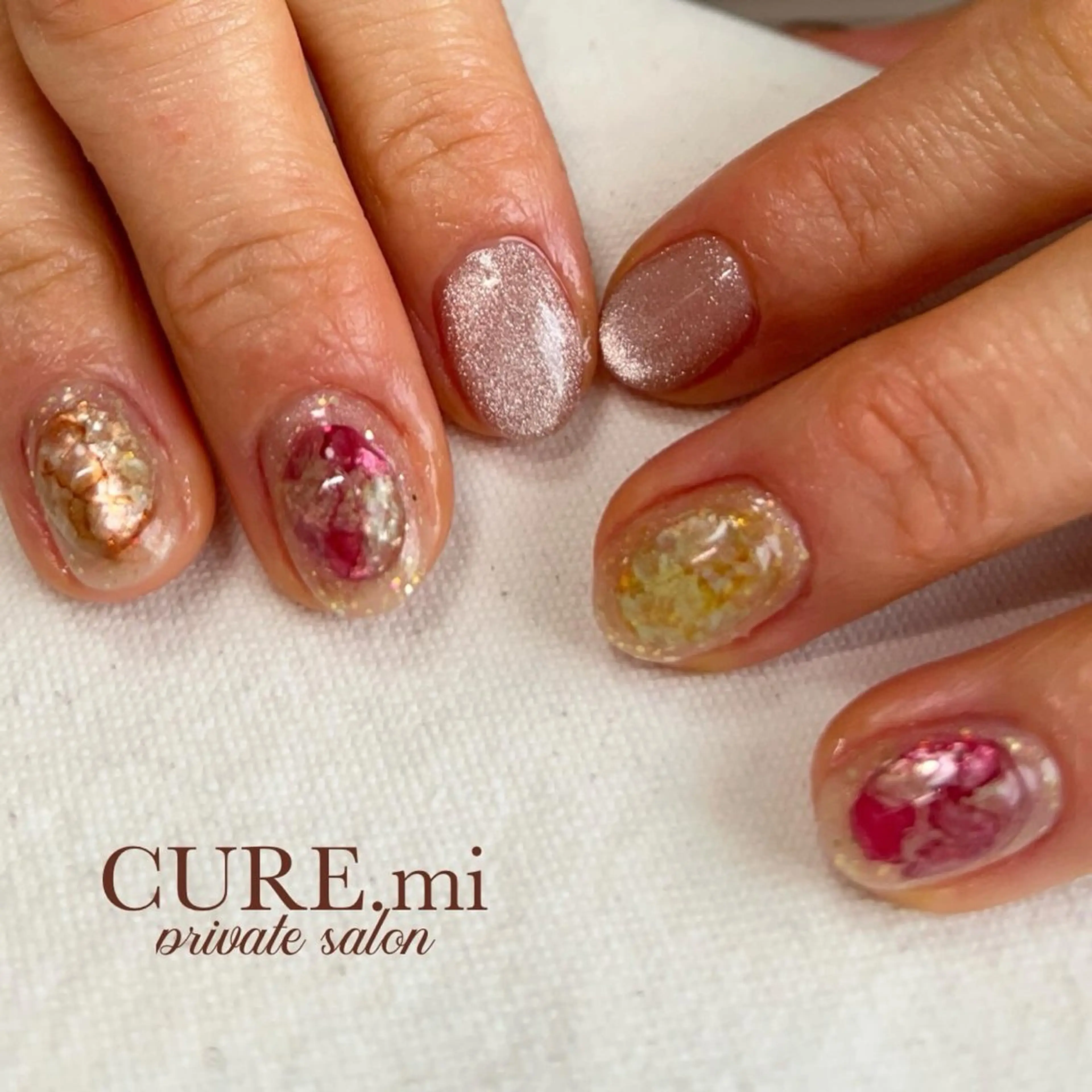 ネイル キラキラネイル マグネットネイル ハンドネイル ハンドケア CURE.mi所属・伊藤 美香のネイルデザイン