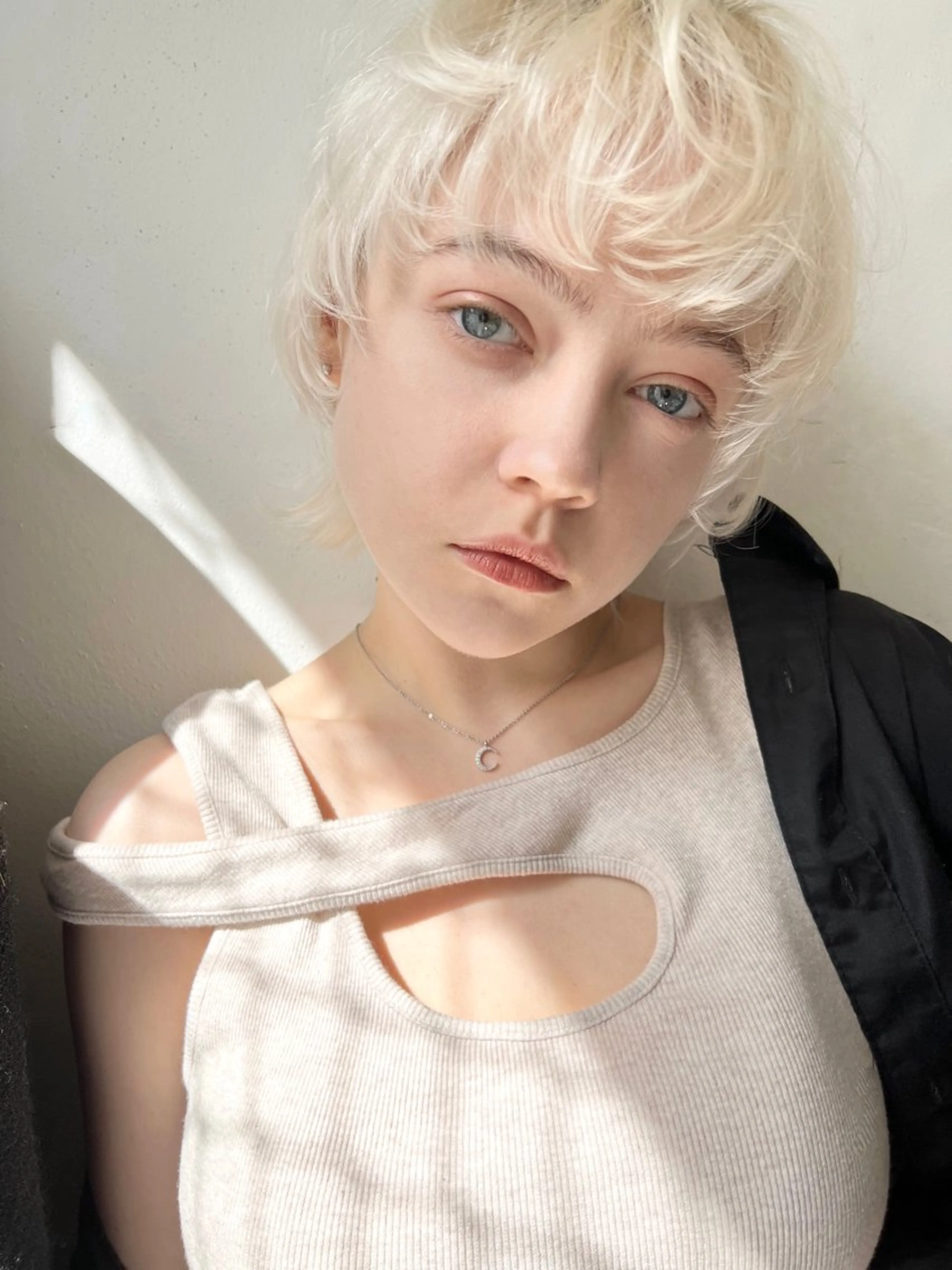 ショート カラー アッシュ ベージュカラー ブリーチ ブロンド ケアブリーチ ヘアカラー トリートメント HARU//原宿🤍 リピート率NO.1のヘアスタイル