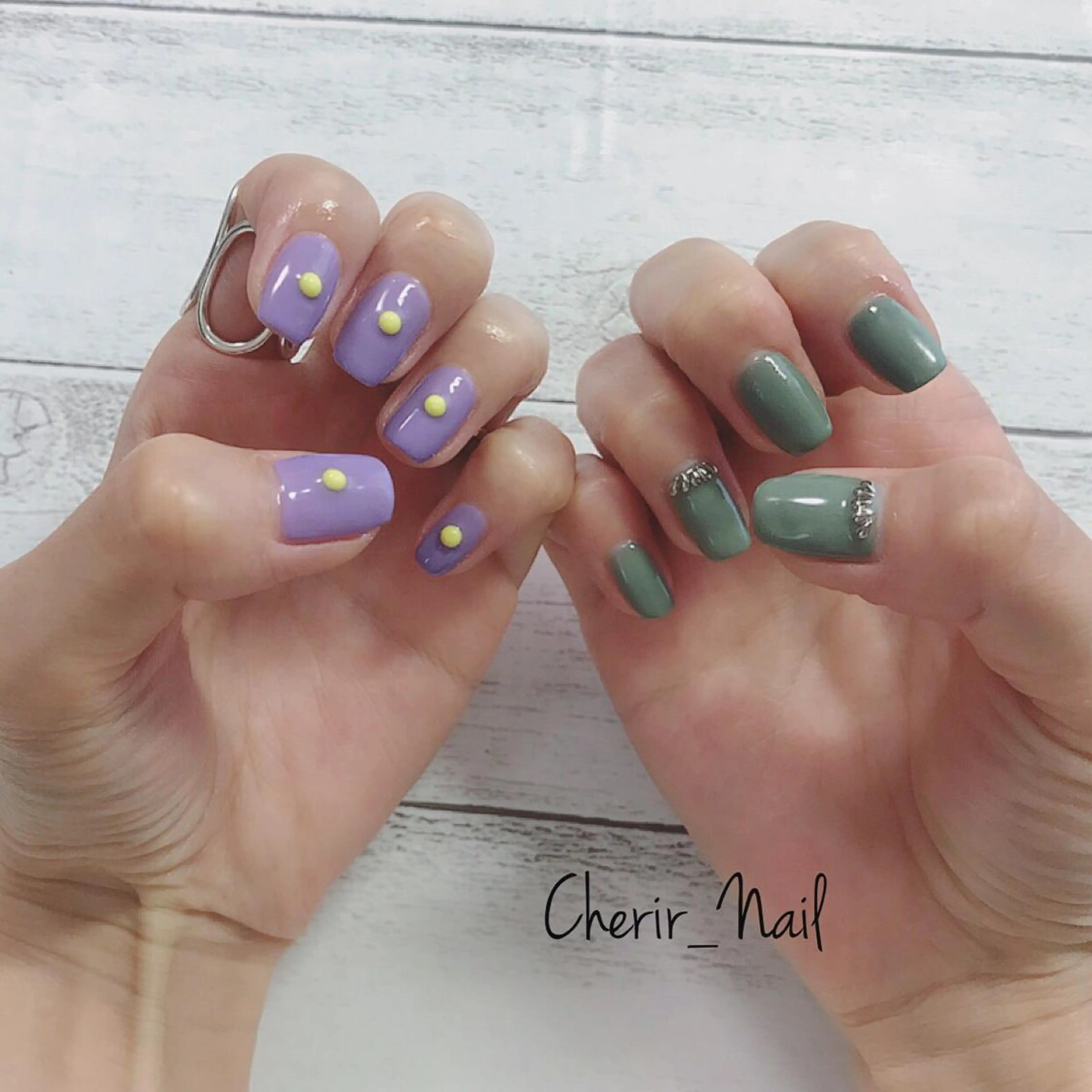 ネイル アートネイル カジュアル グリーン ニュアンスネイル ワンカラーネイル Cherirnail kaoriのネイルデザイン