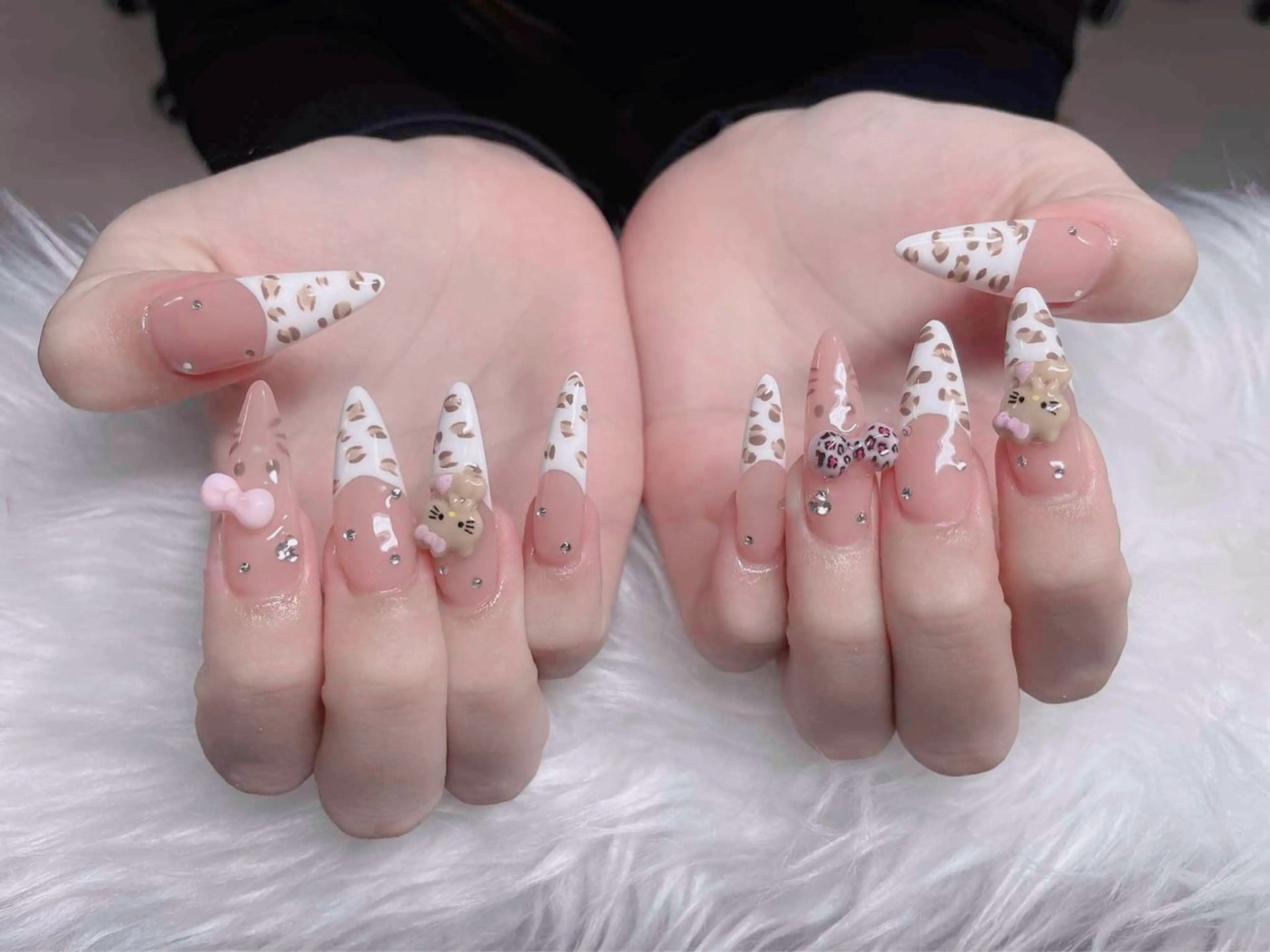 ネイル オーロラネイル フレンチネイル グラデーション 氷ネイル・うるうるネイル キラキラネイル ハンドネイル H.baby Nail Salonのネイルデザイン