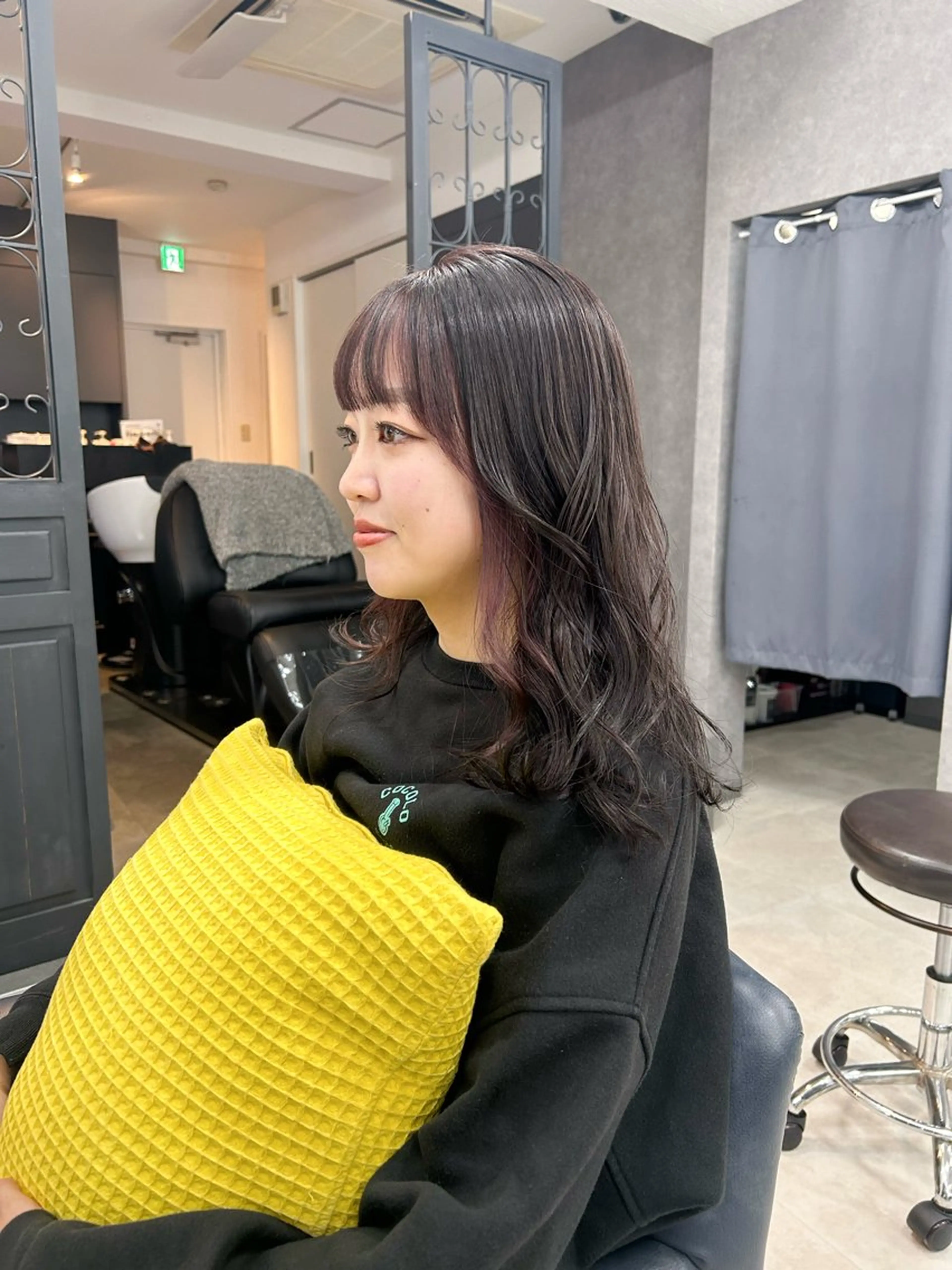 セミロング カラー インナーカラー 幣 あや乃のヘアスタイル