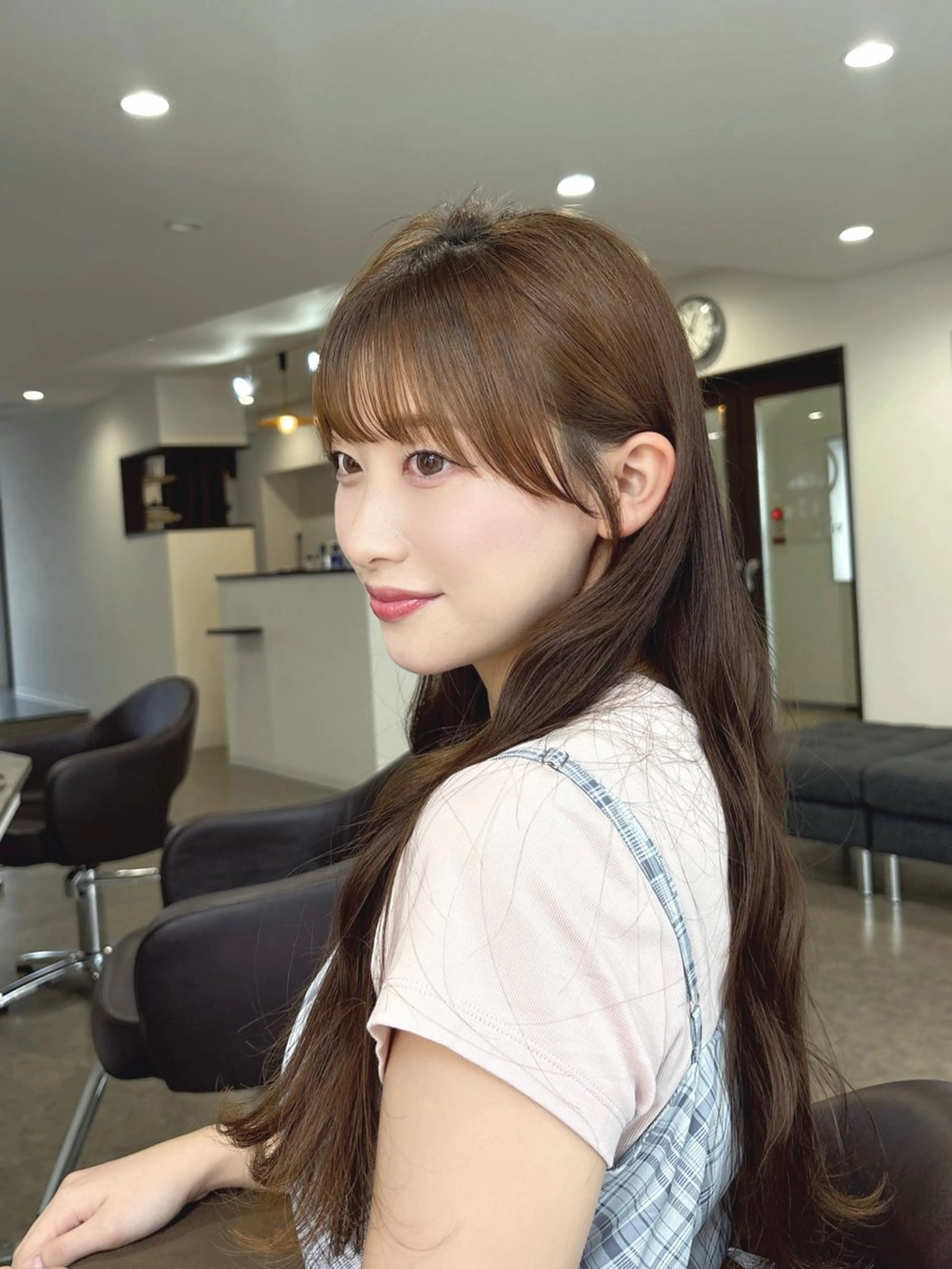 セミロング カット 縮毛矯正 トリートメント タナカ レイヤのヘアスタイル