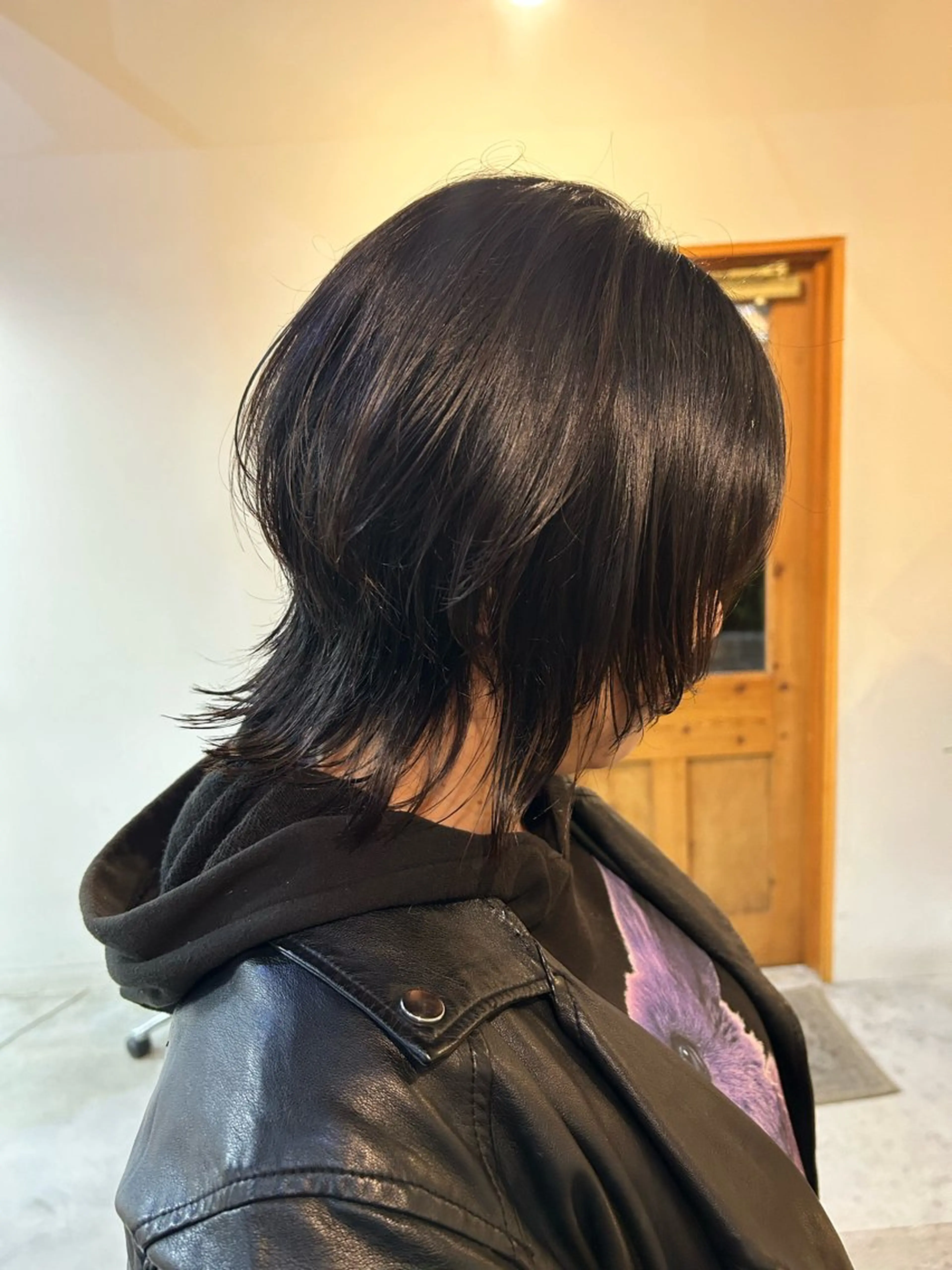 ミディアム ウルフカット 室岡 桃子のヘアスタイル