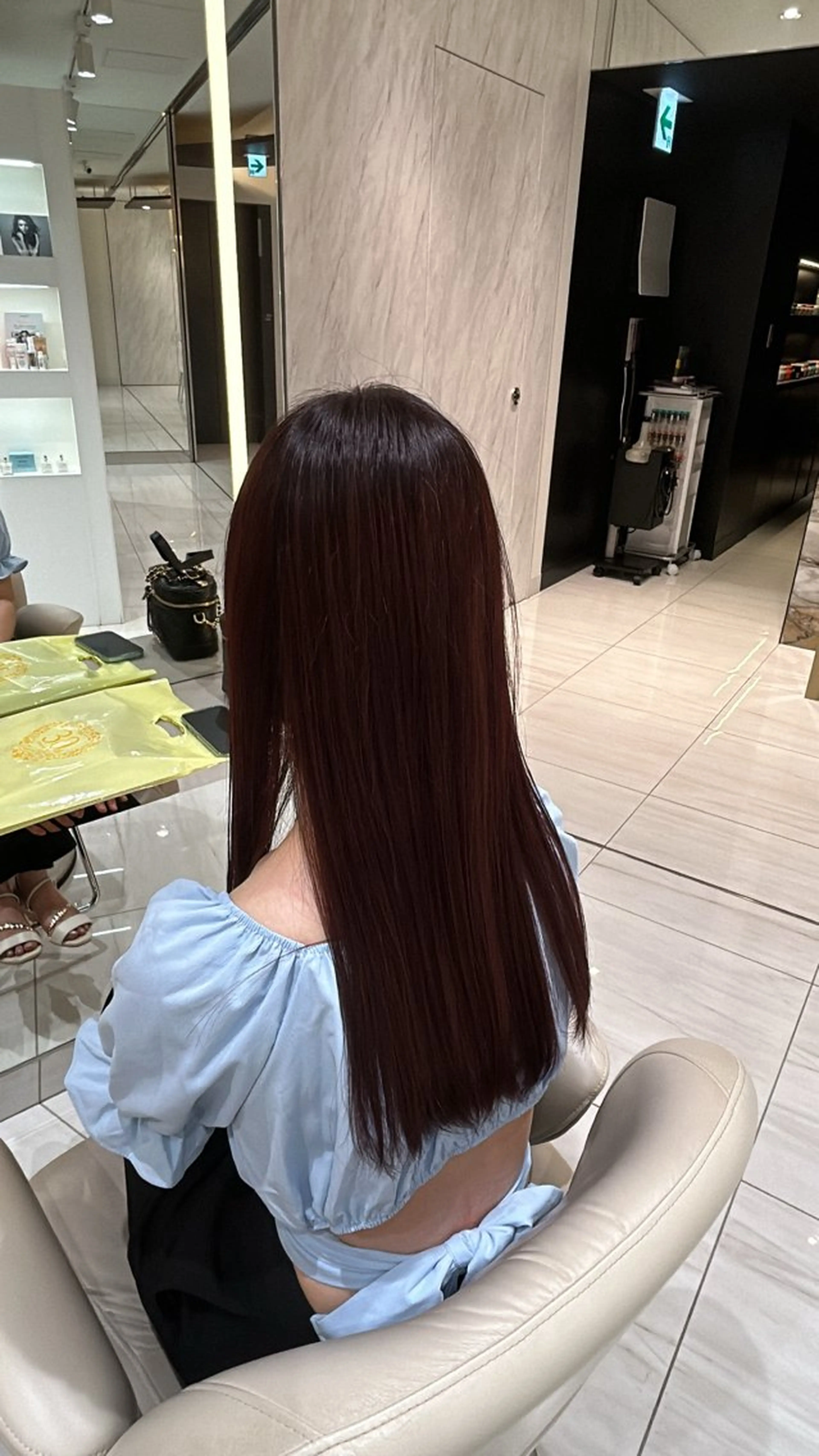 ロング 小磯 維織のヘアスタイル