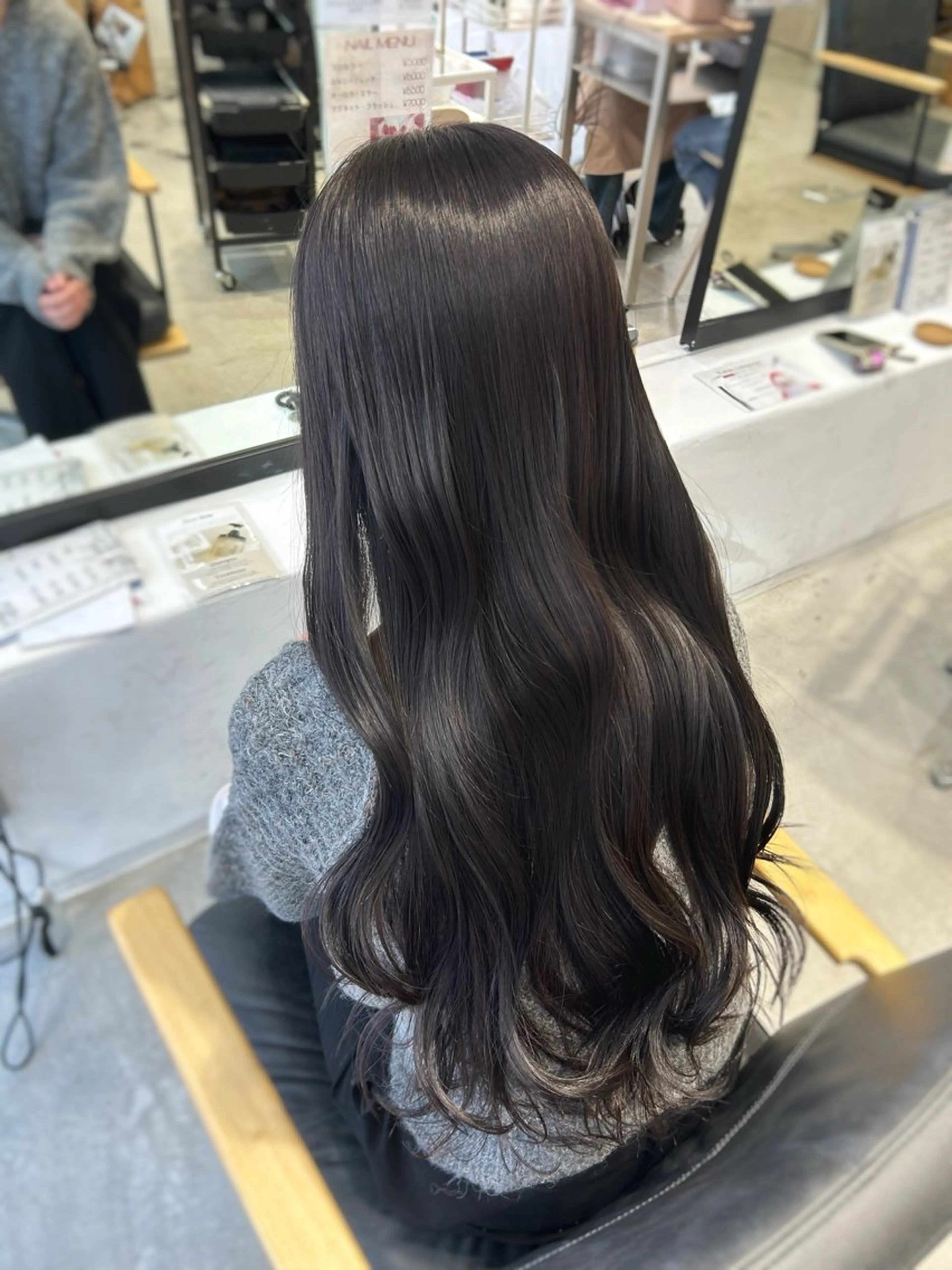 ロング カラー グレージュ ヘアカラー トリートメント ながい りなのヘアスタイル