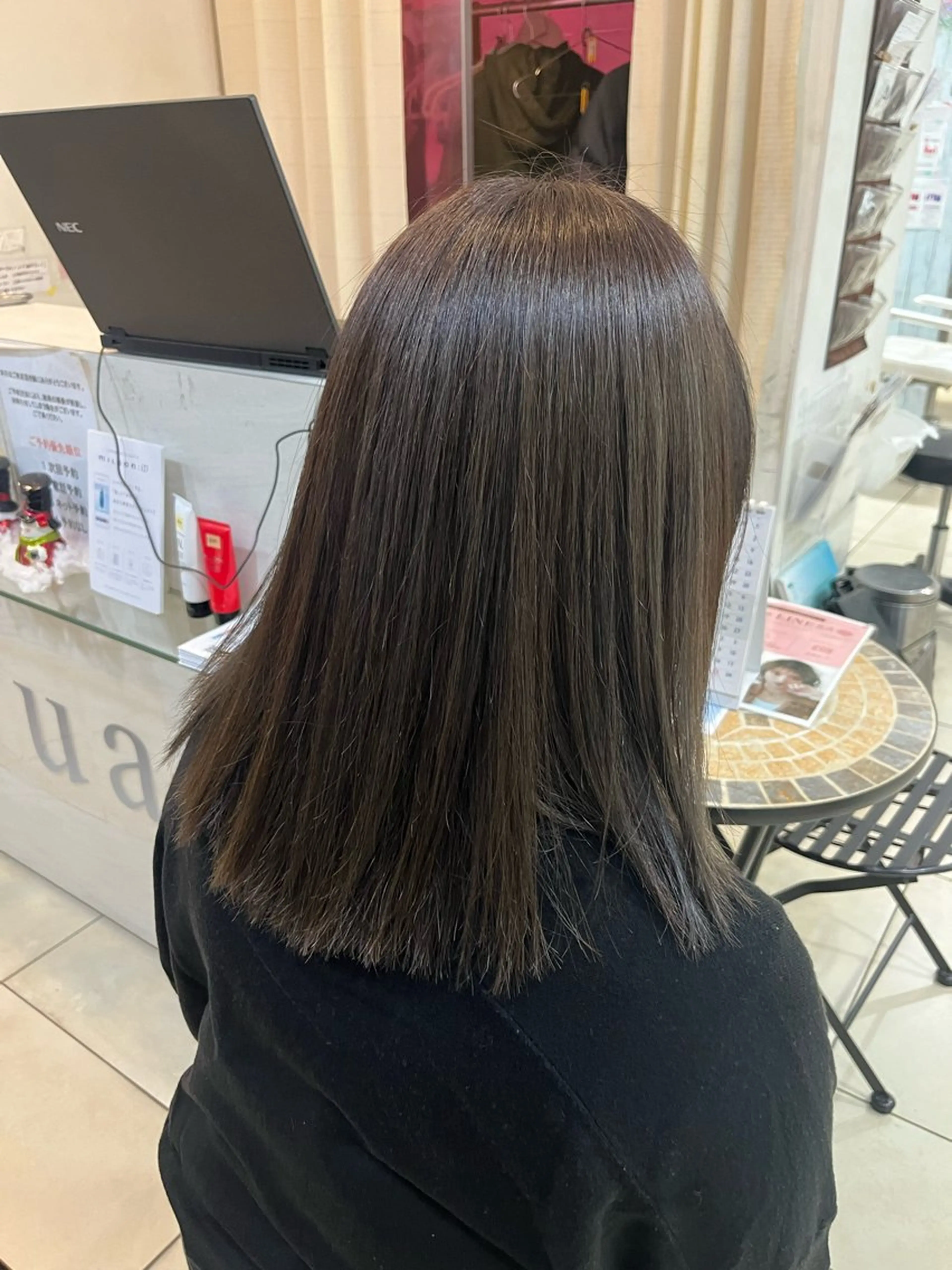 セミロング ハイライト まとまらない髪に🌼 髪質改善｜長島 彩瑛のヘアスタイル