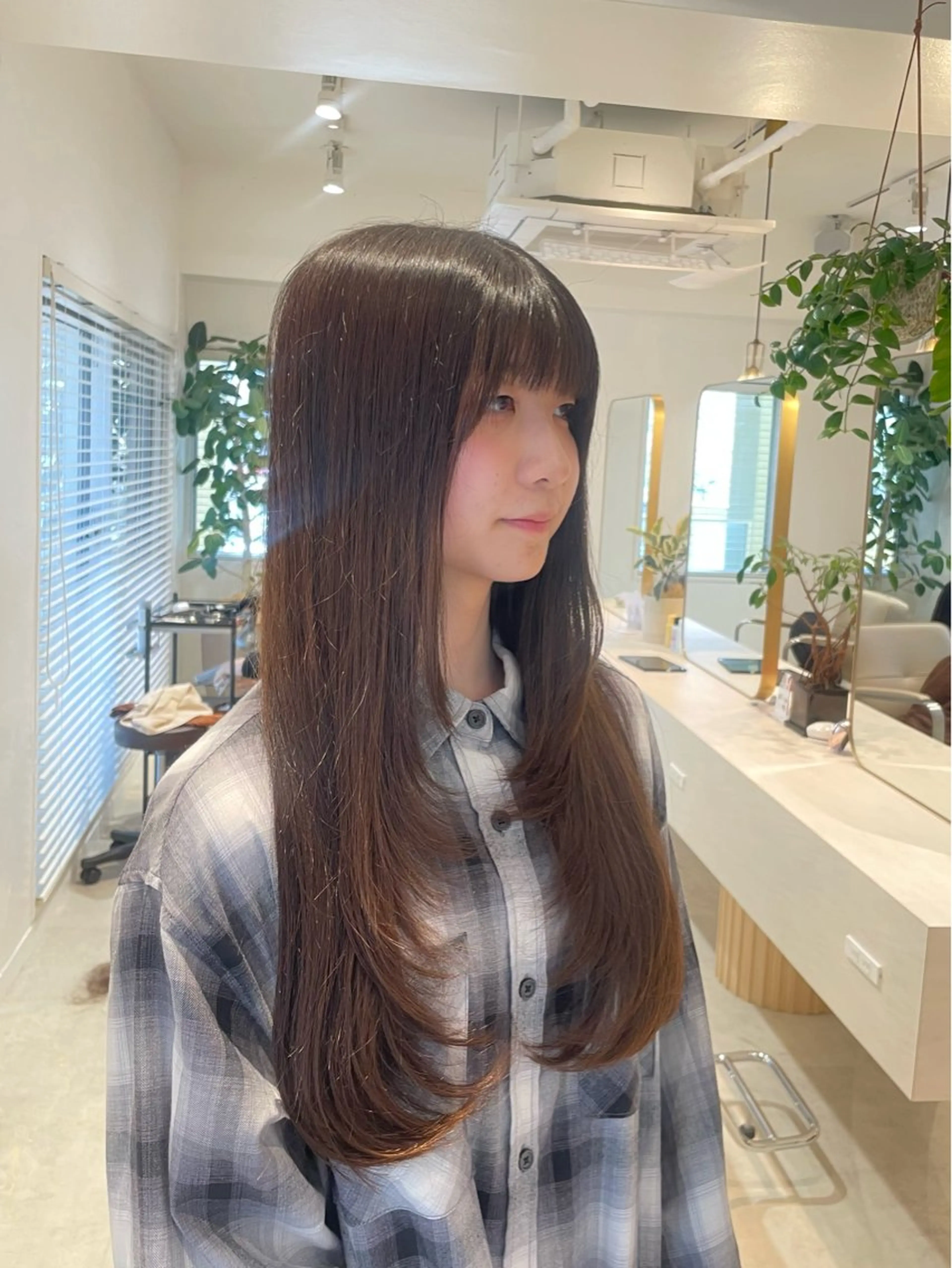 ロング 顔まわりレイヤー 顔周りカット レイヤーカット BRIGHT所属・🩶透明感カラー🩶 アズサのヘアスタイル