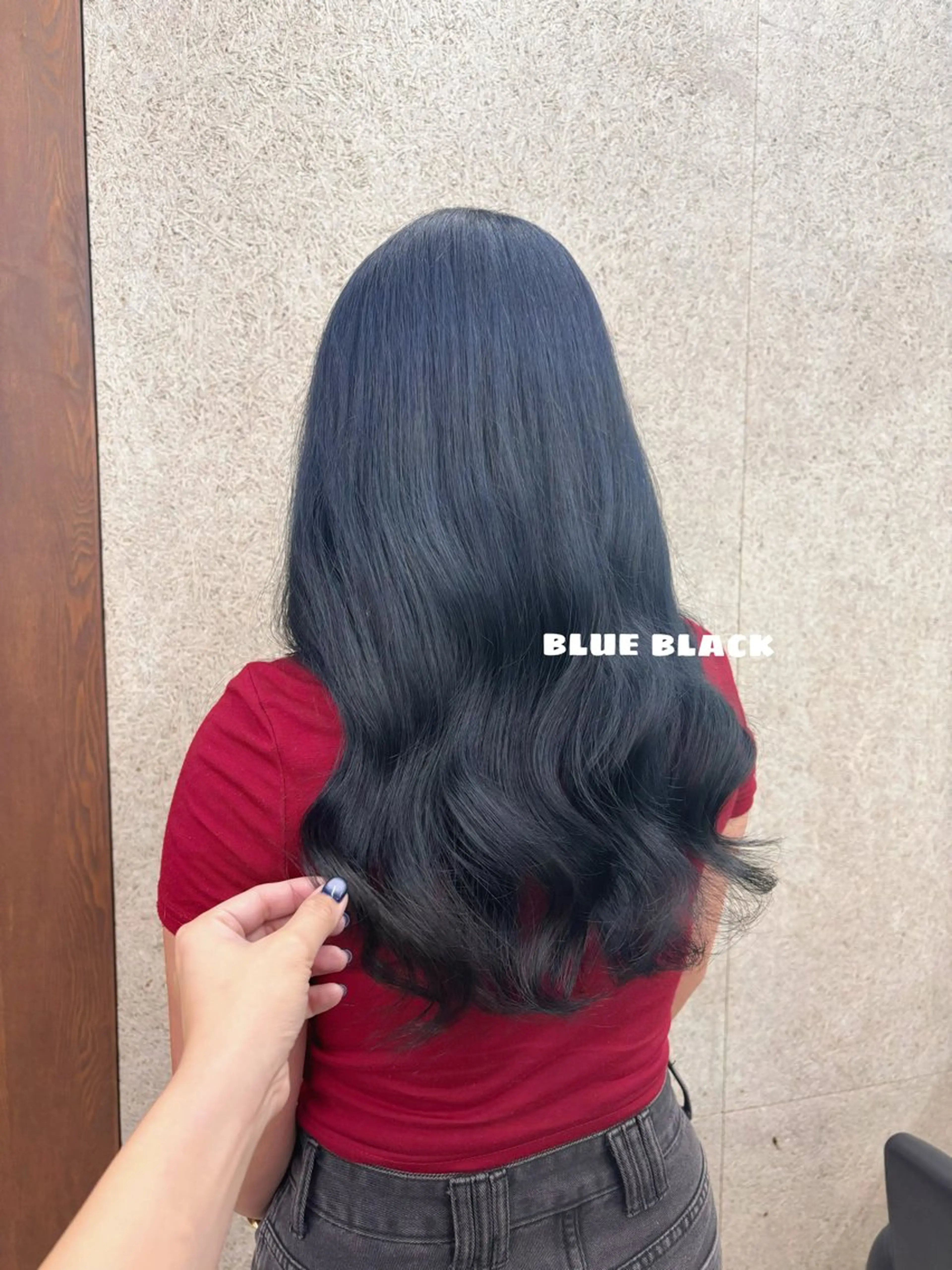 カラー 黒髪 ブリーチ ブルーカラー ブルーブラック ヘアカラー ウエチ モモカのヘアスタイル
