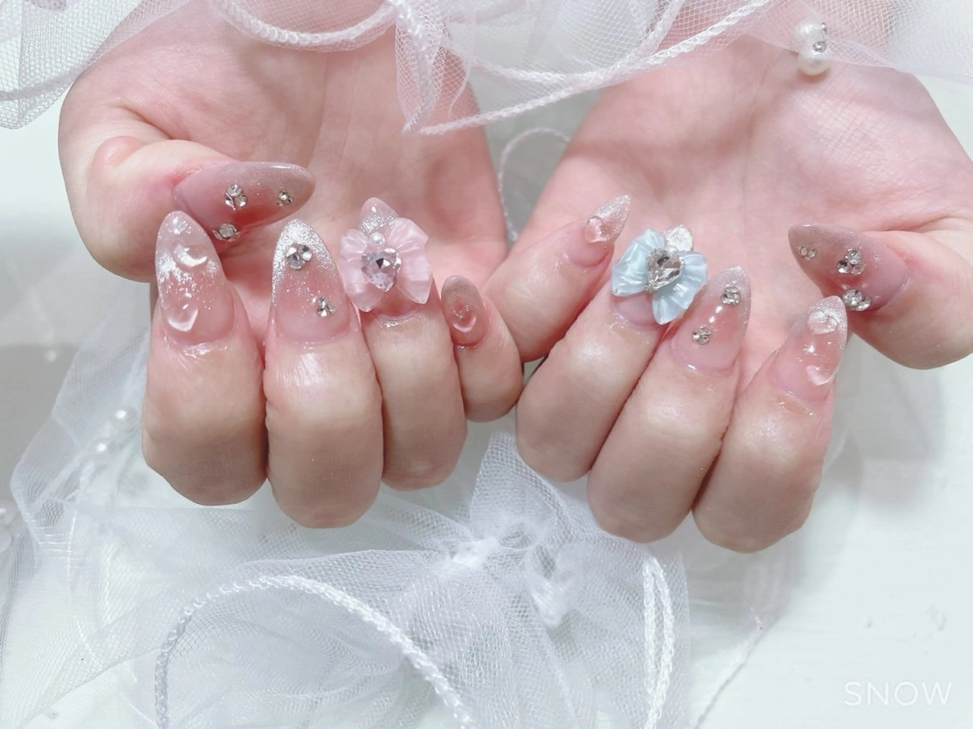 ネイル キラキラネイル リボン nails bunnyのネイルデザイン