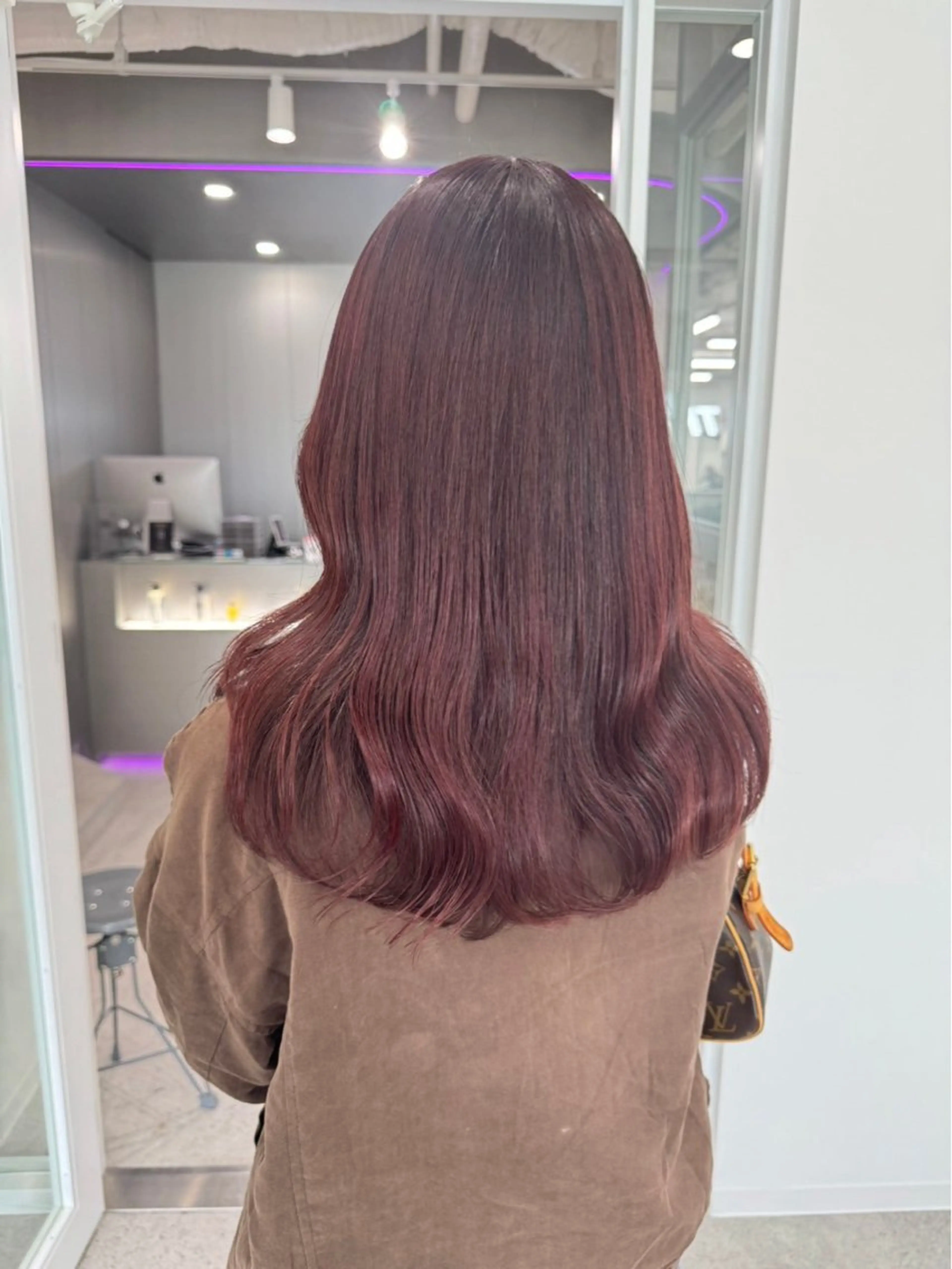 ロング カラー ヘアアレンジ ブリーチ ブリーチなしカラー 髪質改善 ロング トリートメント 韓国風🤍グレ ージュ🤍たくみのヘアスタイル