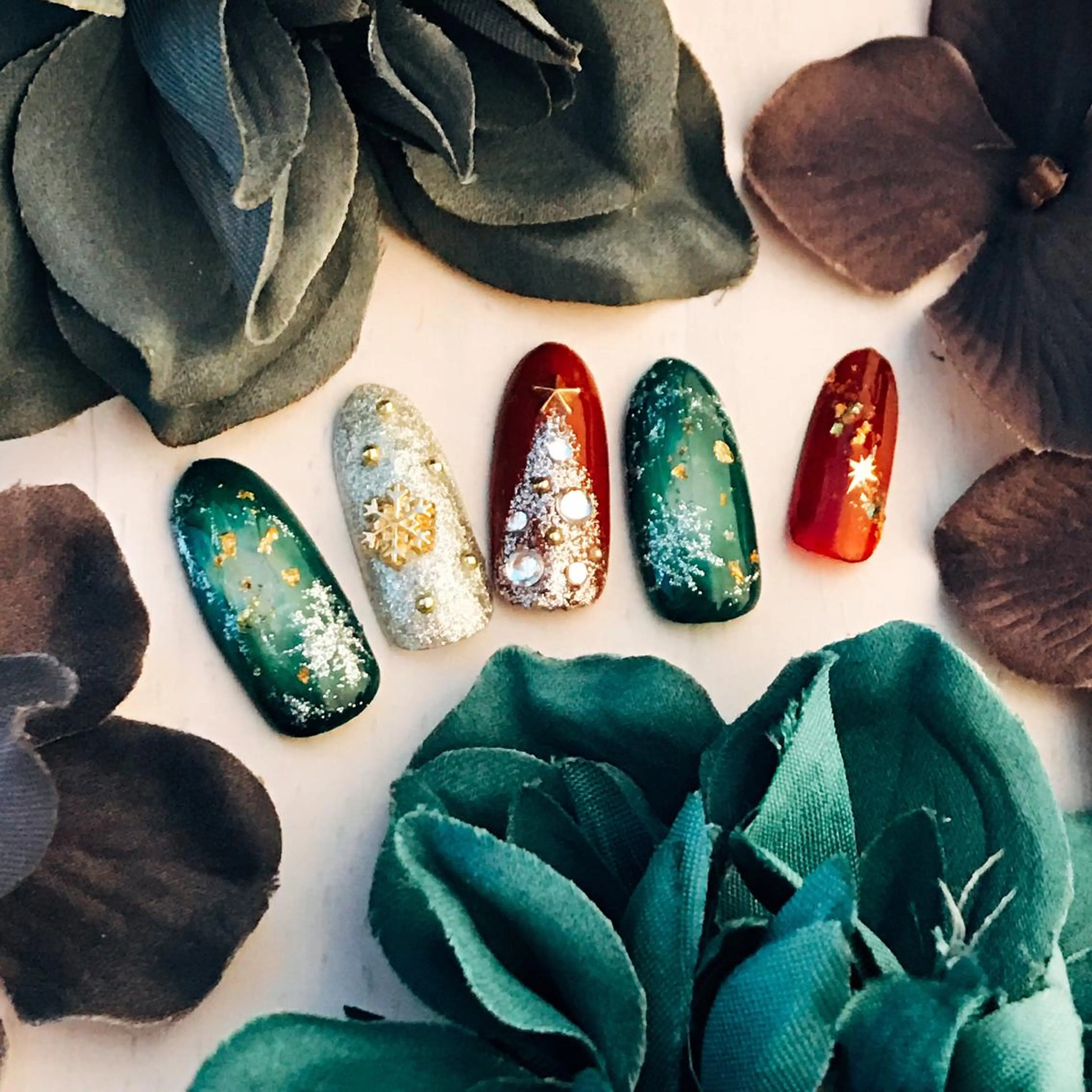 ネイル 冬ネイル クリスマス 【カメレオン】 上村 祥子のヘアスタイル