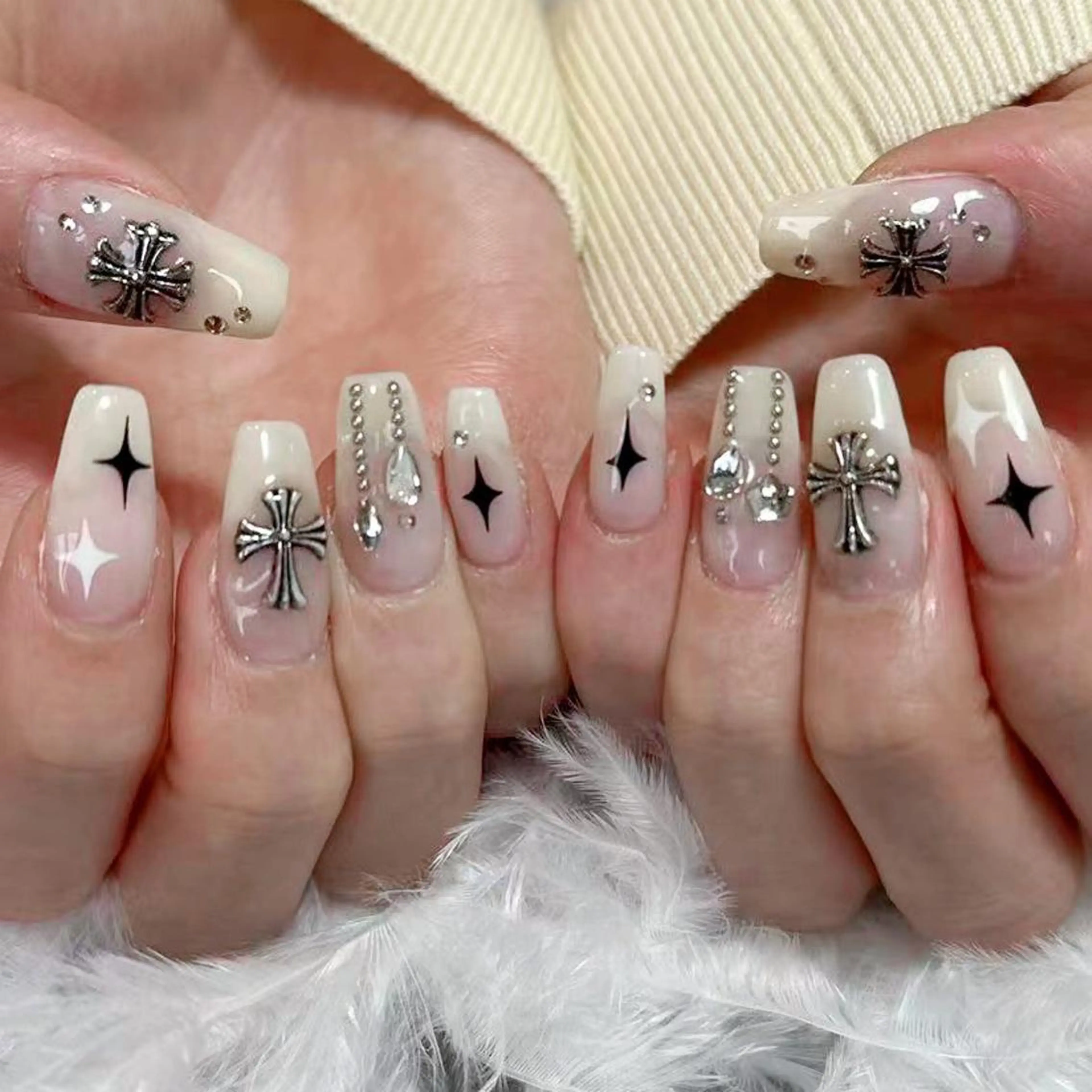 ネイル アートネイル オーロラネイル ガーリー キラキラネイル 韓国ネイル ハンドネイル DIAMOND 💅のネイルデザイン