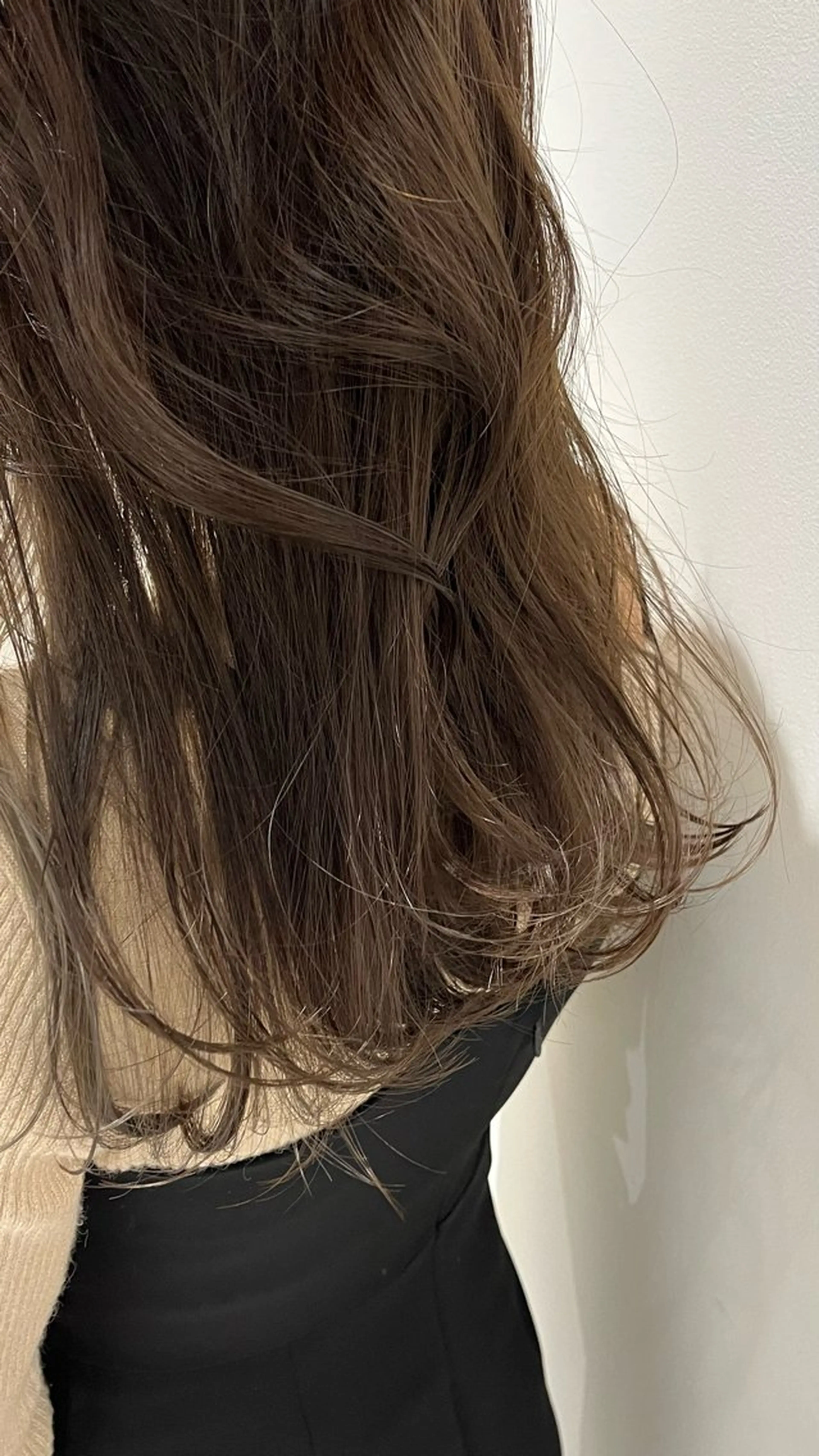 セミロング カラー 伊藤　由季 603号室のヘアスタイル