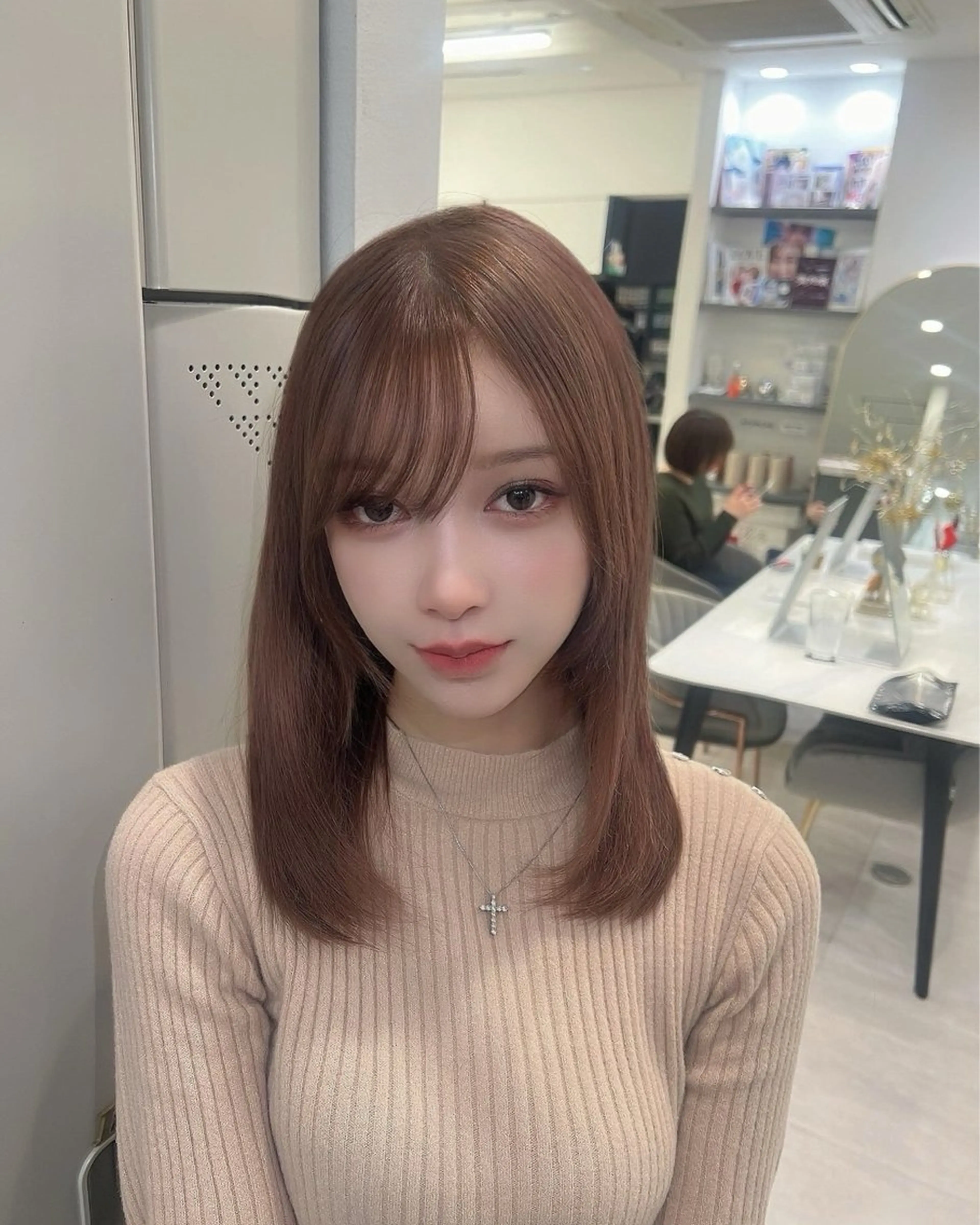 ミディアム カラー ヘアカラー トリートメント 高島大登/顔周り /ミルクティーのヘアスタイル