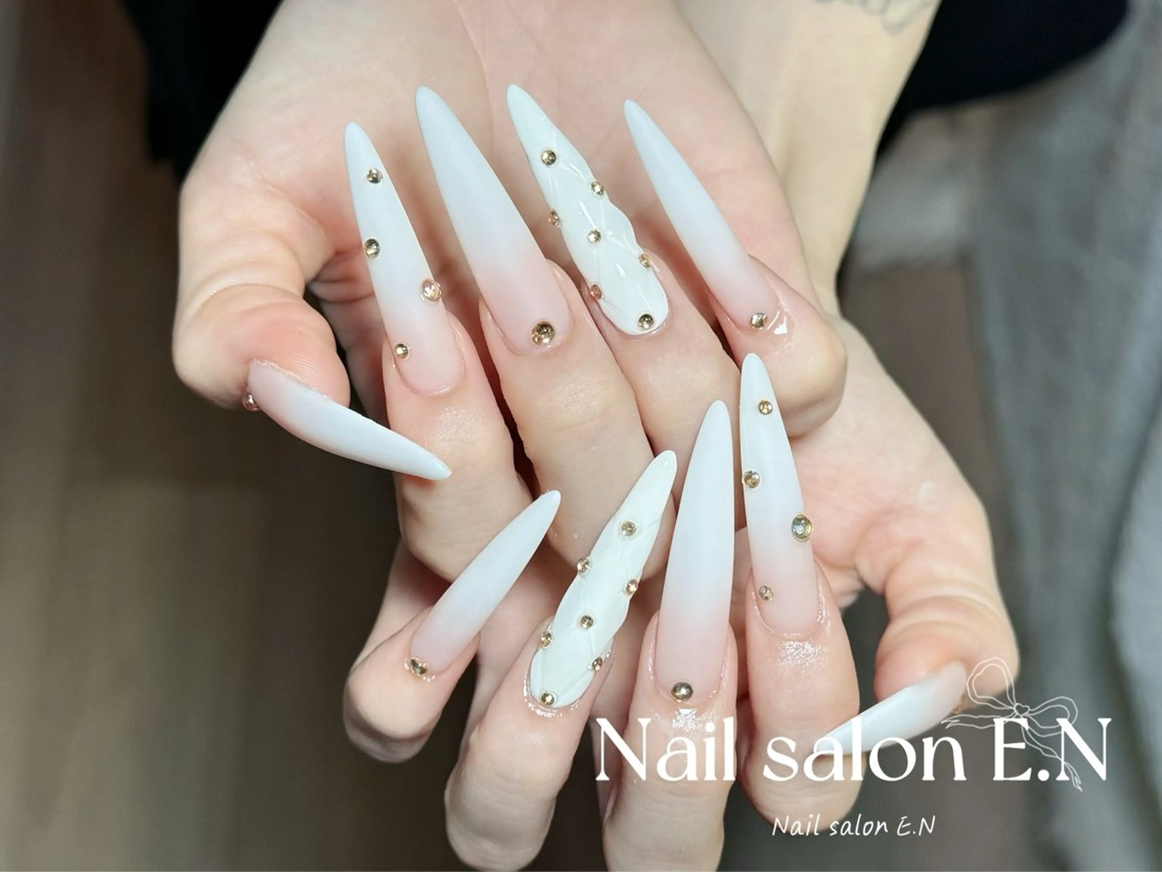 ネイル アートネイル オーロラネイル ブラウン クリアネイル フレンチネイル ハンドネイル E.N🦋 長さ出し/持ち込みのネイルデザイン