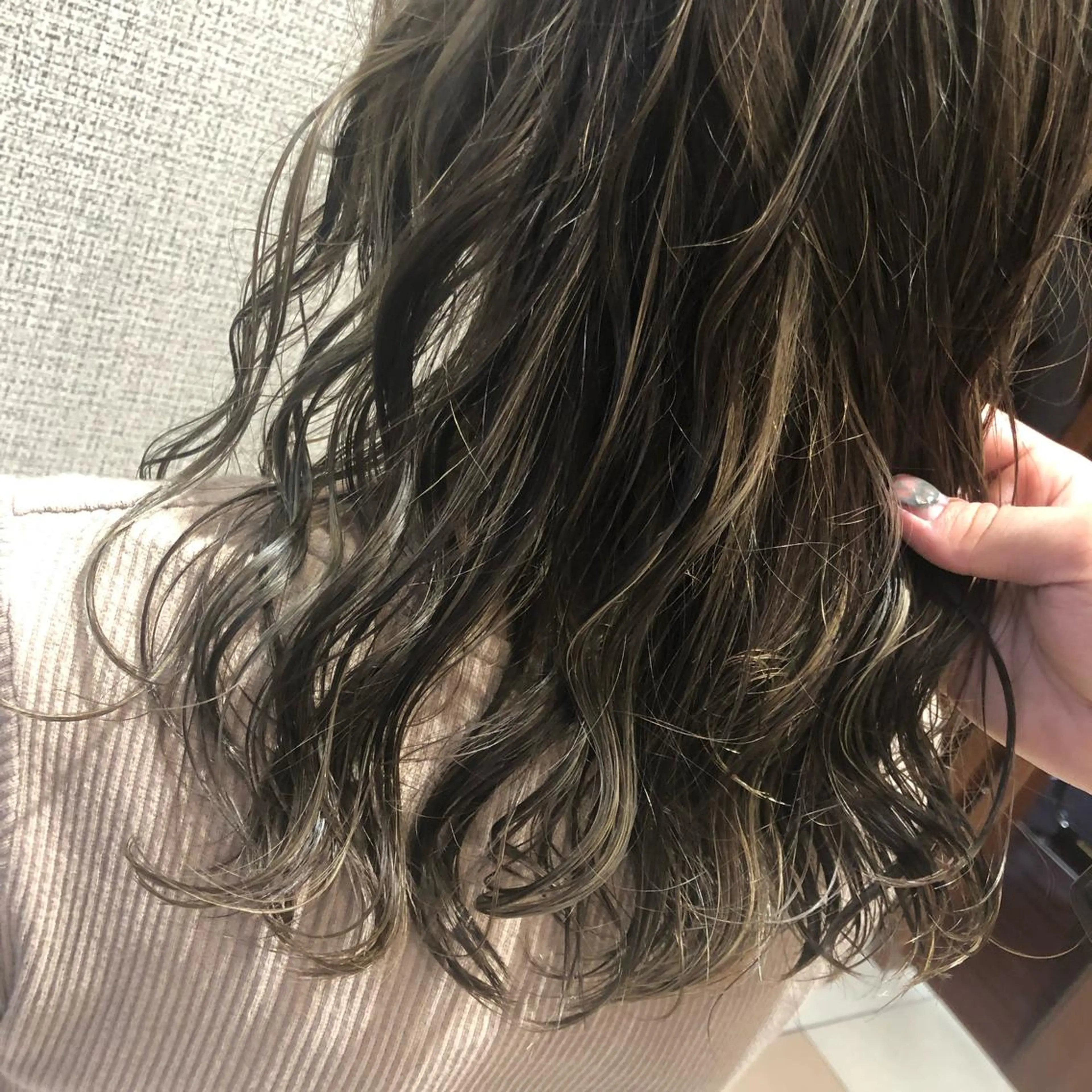 ロング カラー ブリーチ ハイライトカラー ハイライト ムトウセイマ/艶髪 /艶ケアWブリーチのヘアスタイル
