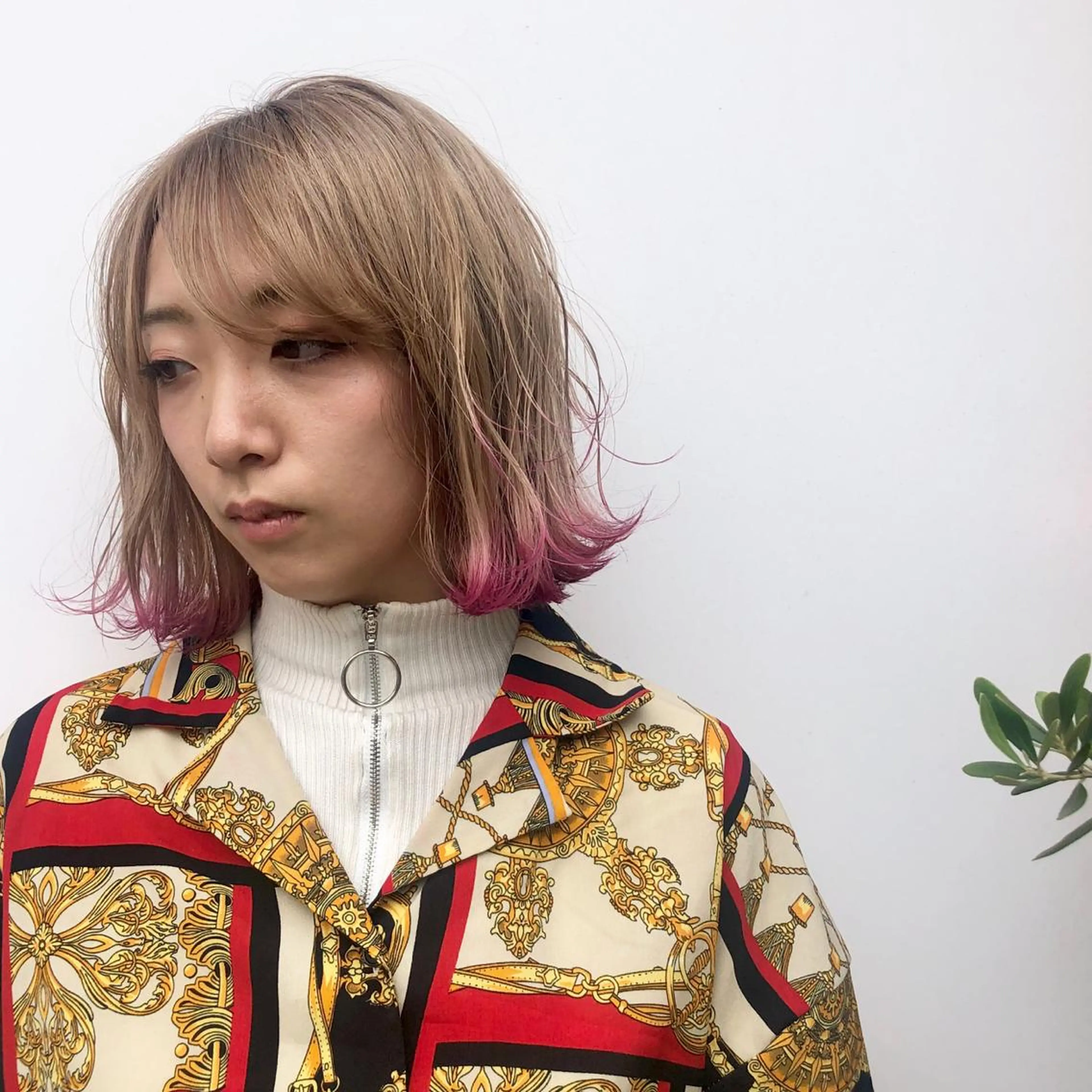 ミディアム 古屋 花織のヘアスタイル