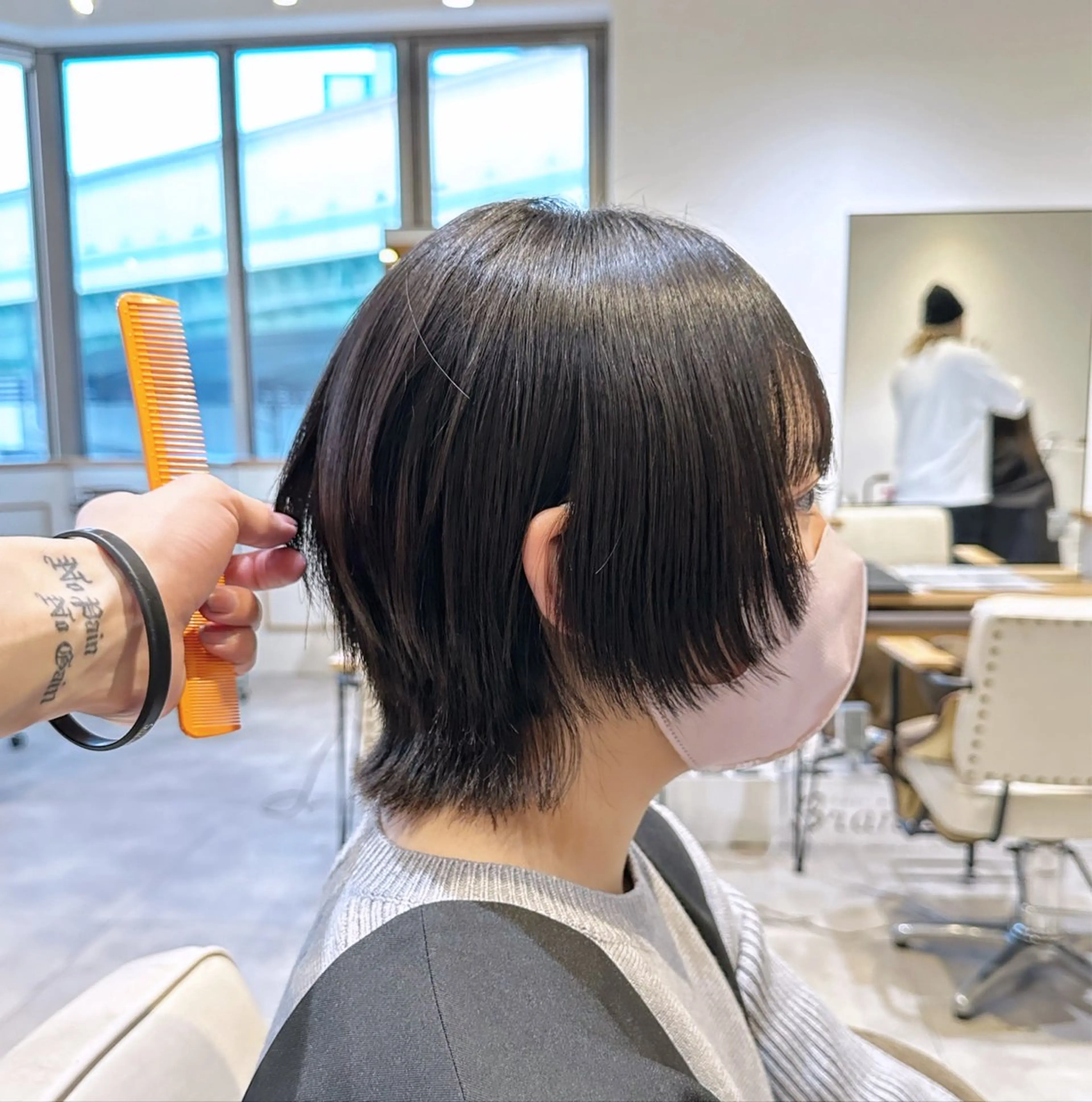 ショート ボブ くびれヘア 顔まわりレイヤー 顔周りカット ハッシュカット カット トリートメント 大阪ウルフカット ハッシュカットのヘアスタイル