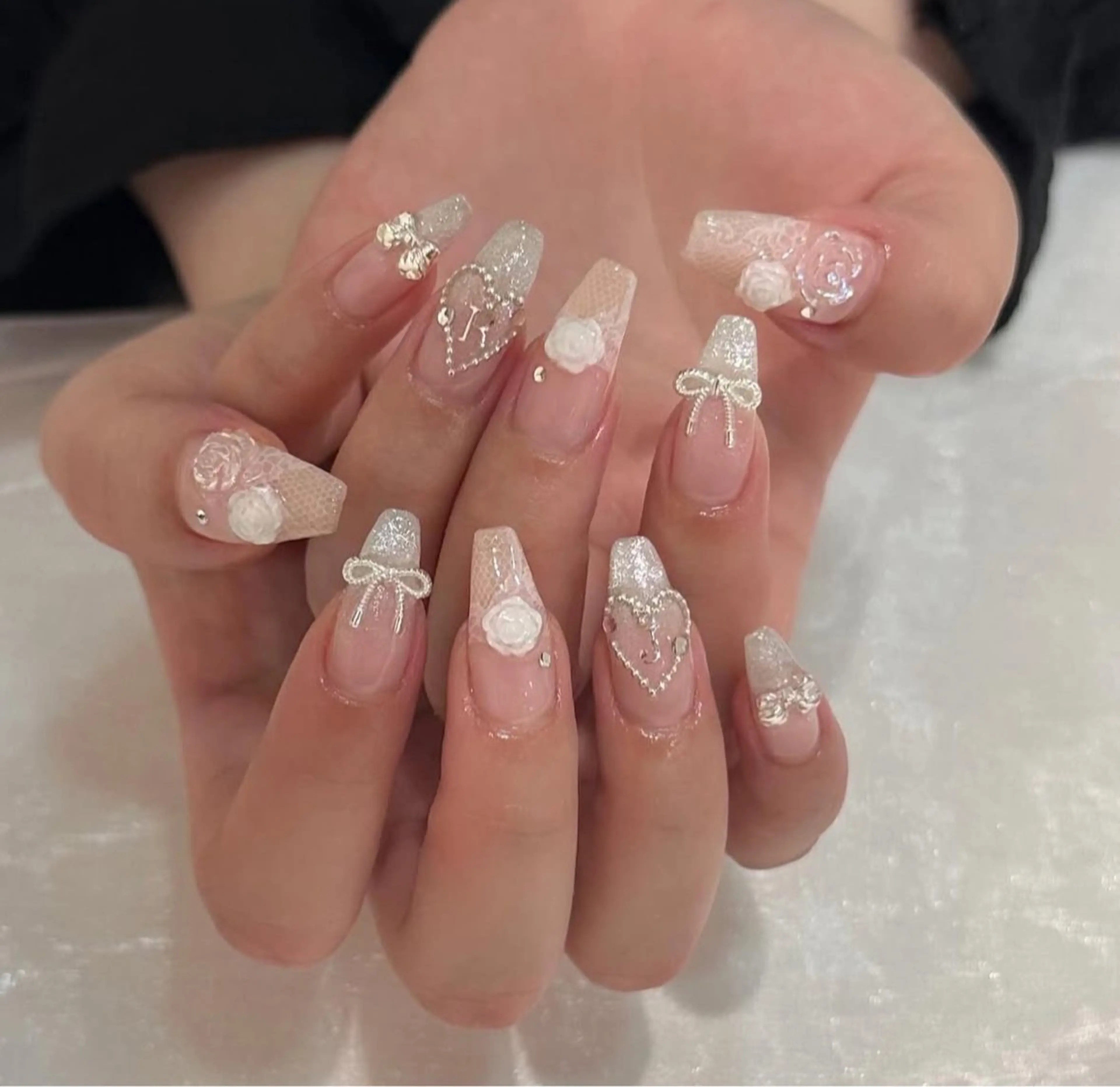 ネイル 長さ出し グラデーション キラキラネイル 韓国ネイル ラメ(グリッター) ハンドネイル ハンドケア Chisa Nail Studio所属・リ リのネイルデザイン