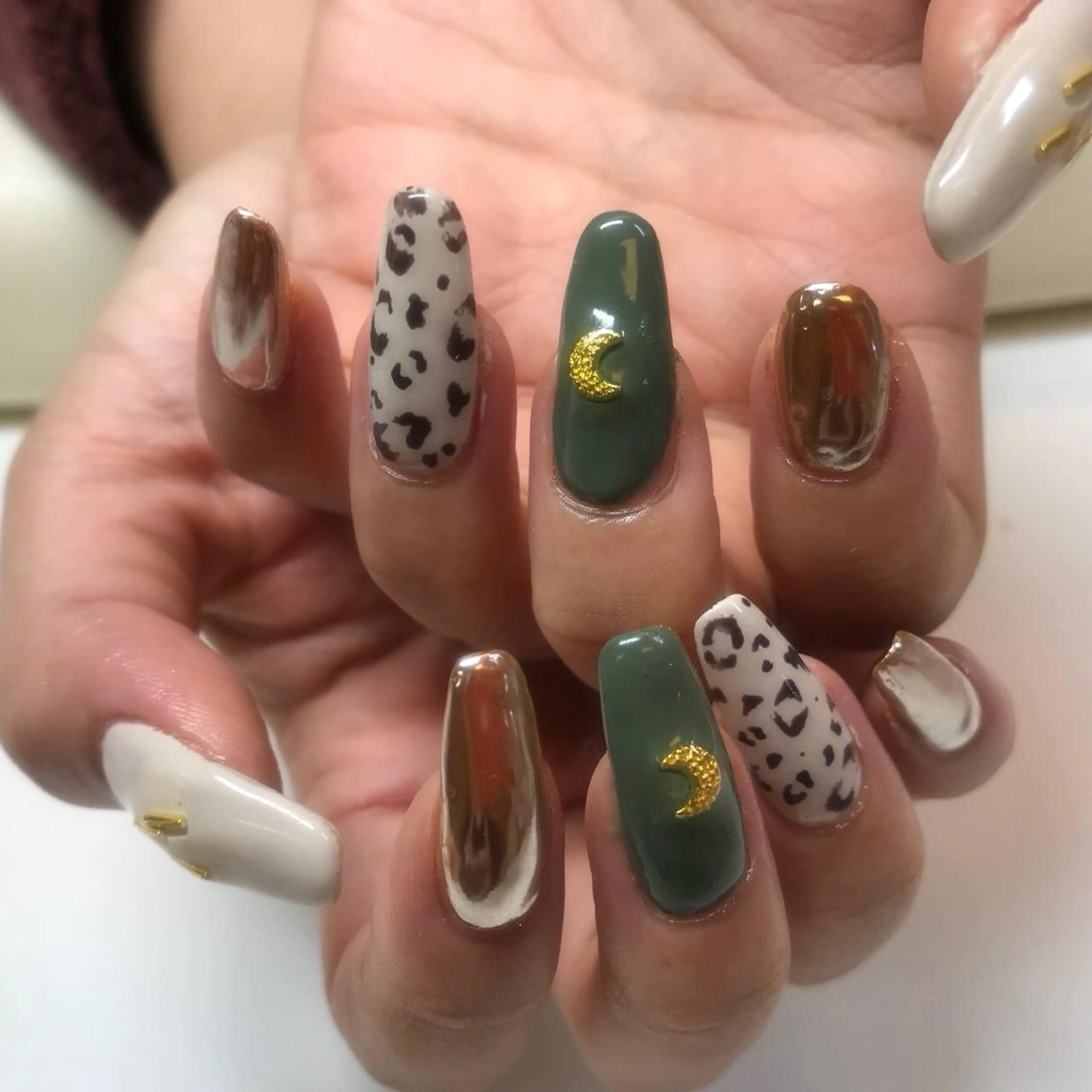 ネイル 持ち込み ハンドネイル ネイルサロン レアリッチのネイルデザイン
