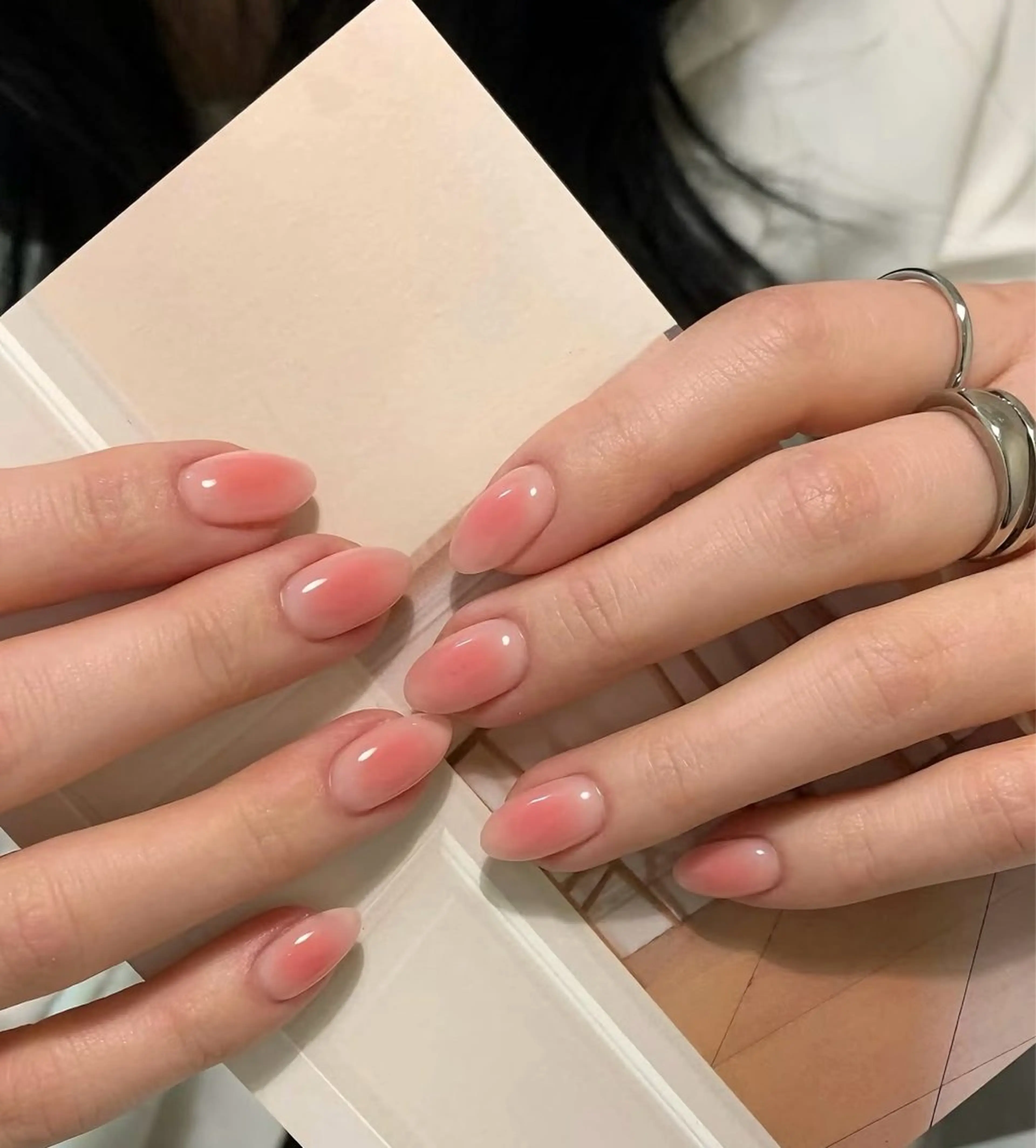 ネイル ジェルネイル 赤色 ハンドネイル Emily Garden 六本木のネイルデザイン