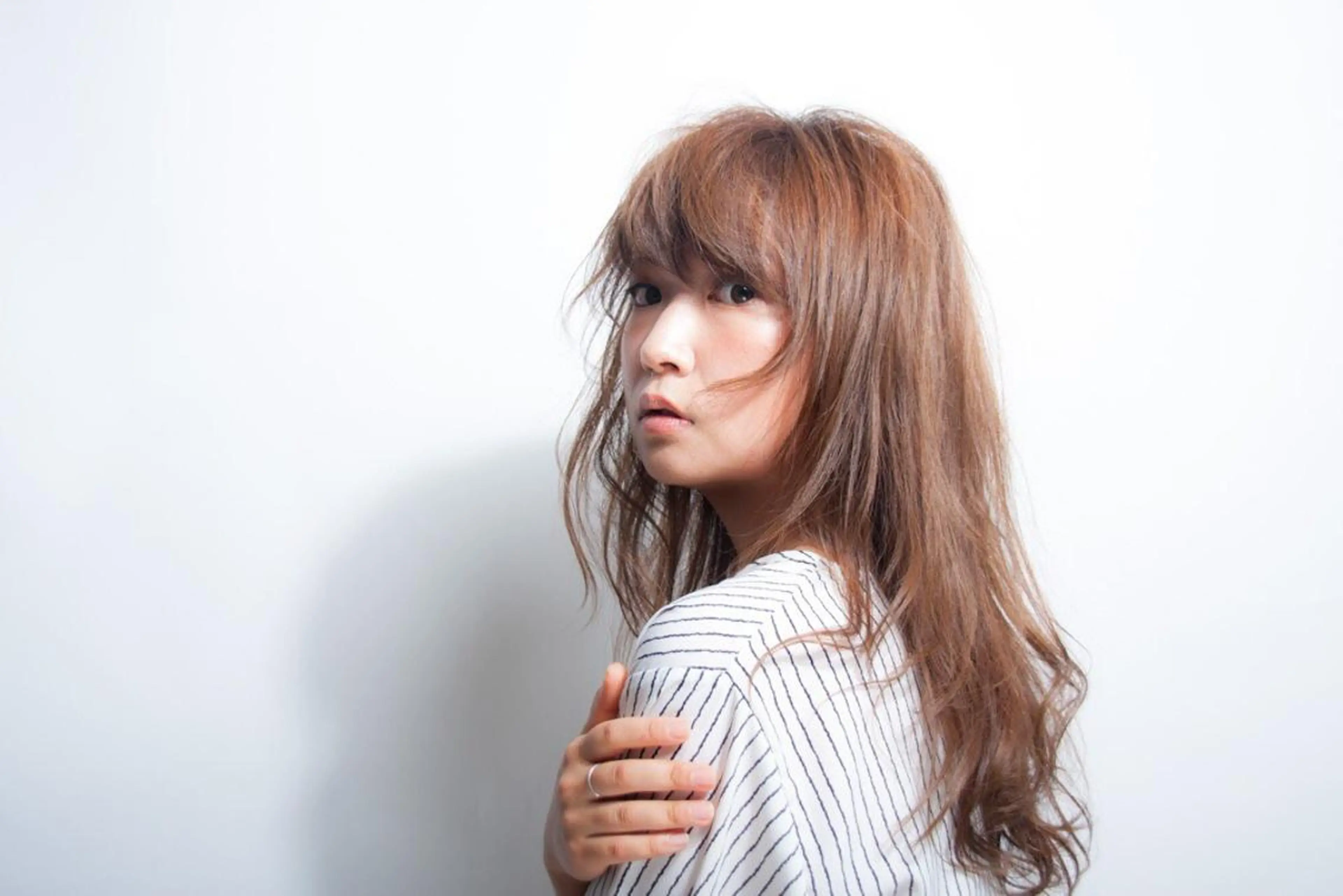 セミロング カラー グレージュ RESBORN所属・長岡 大偉のヘアスタイル