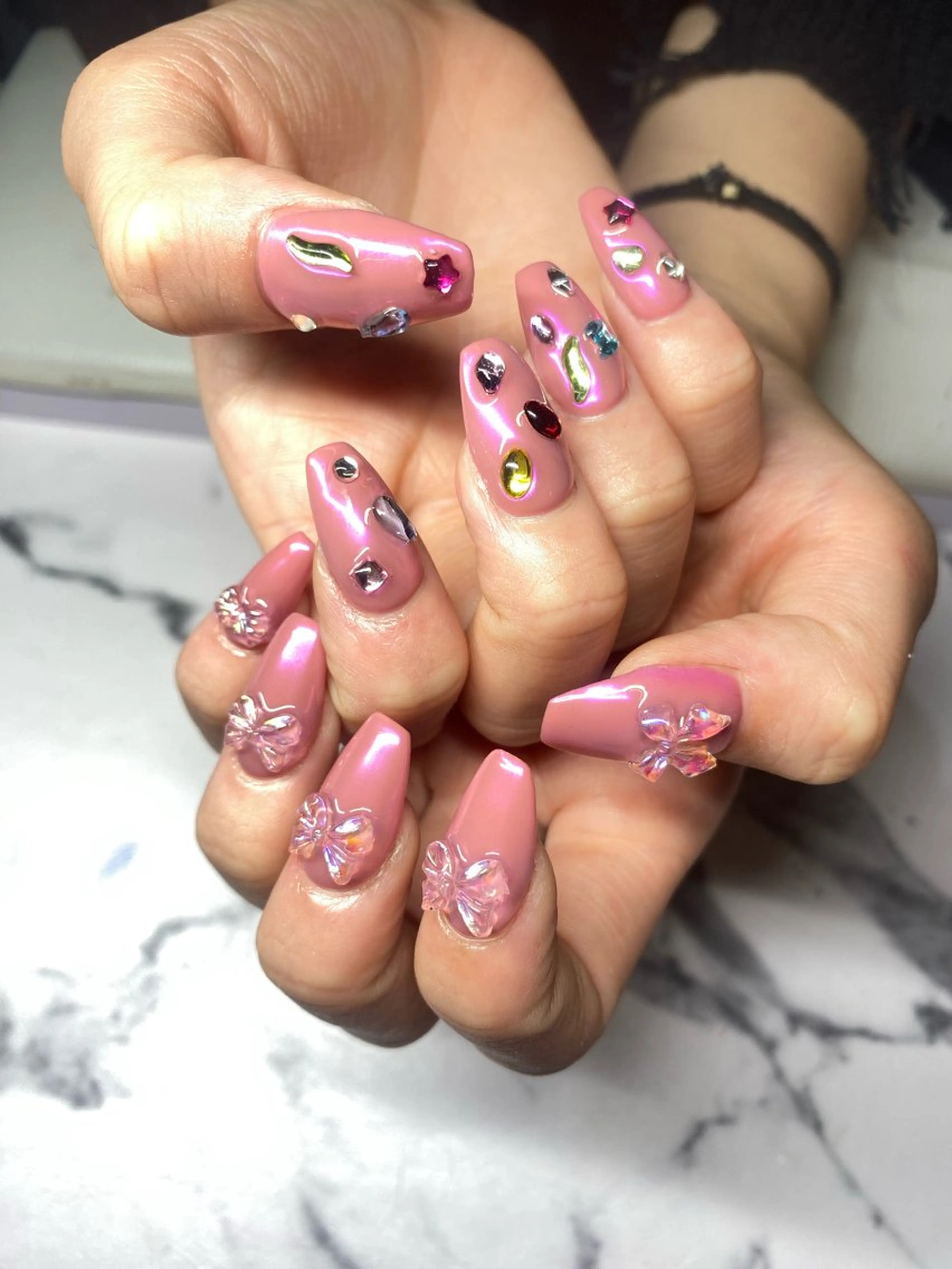 ネイル ネイルチップ ハンドネイル ハンドケア Hi Beauty 渋谷(ネイル、ハイパーナイフ6、脂肪れいきゃく、マッサージ&エステサロン)所属・Hi beauty 渋谷のネイルデザイン