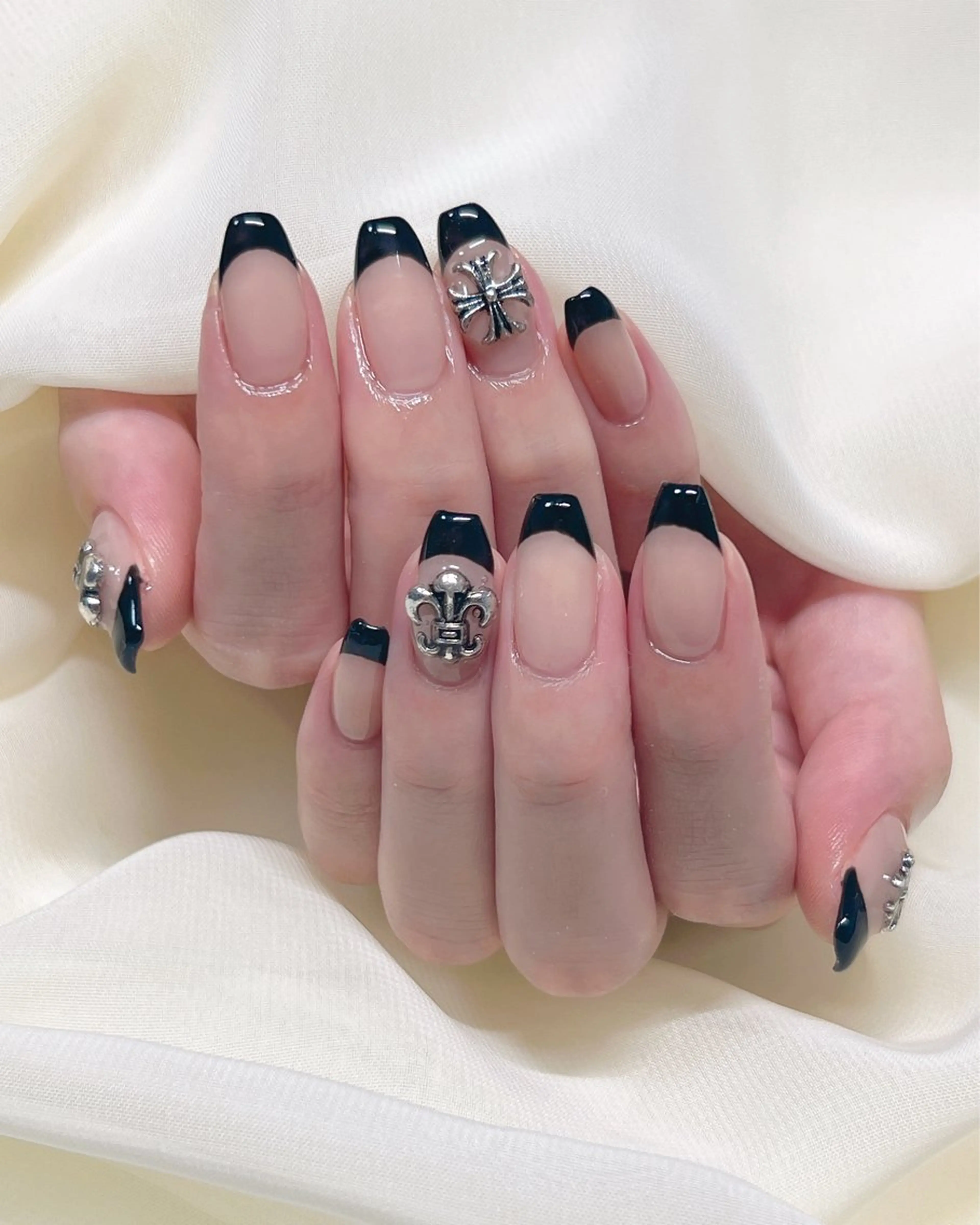 ネイル フレンチネイル 持ち込み nail salon MUAのネイルデザイン