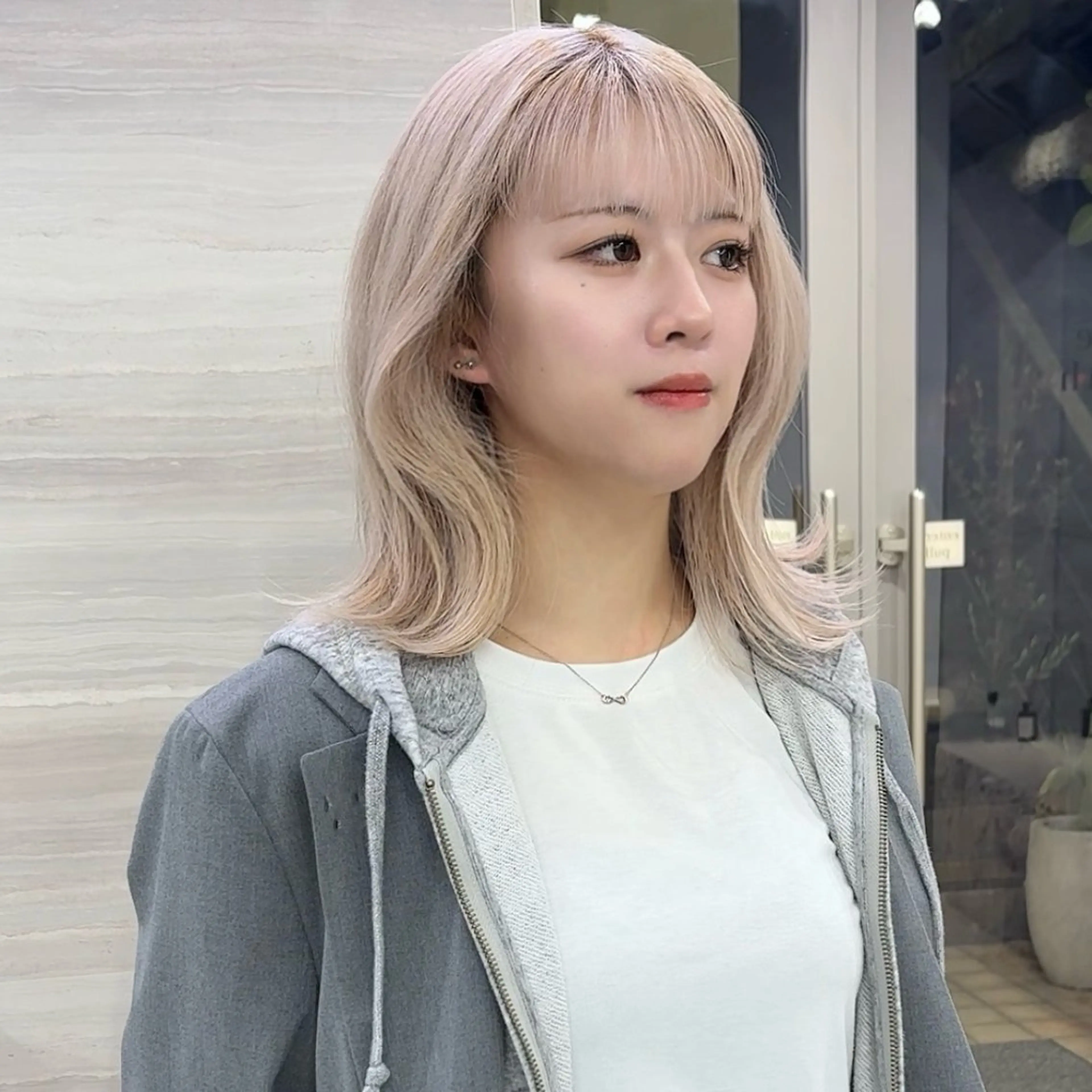 ミディアム カラー ブリーチ ハイトーンカラー ヘアカラー The Path ARENのヘアスタイル