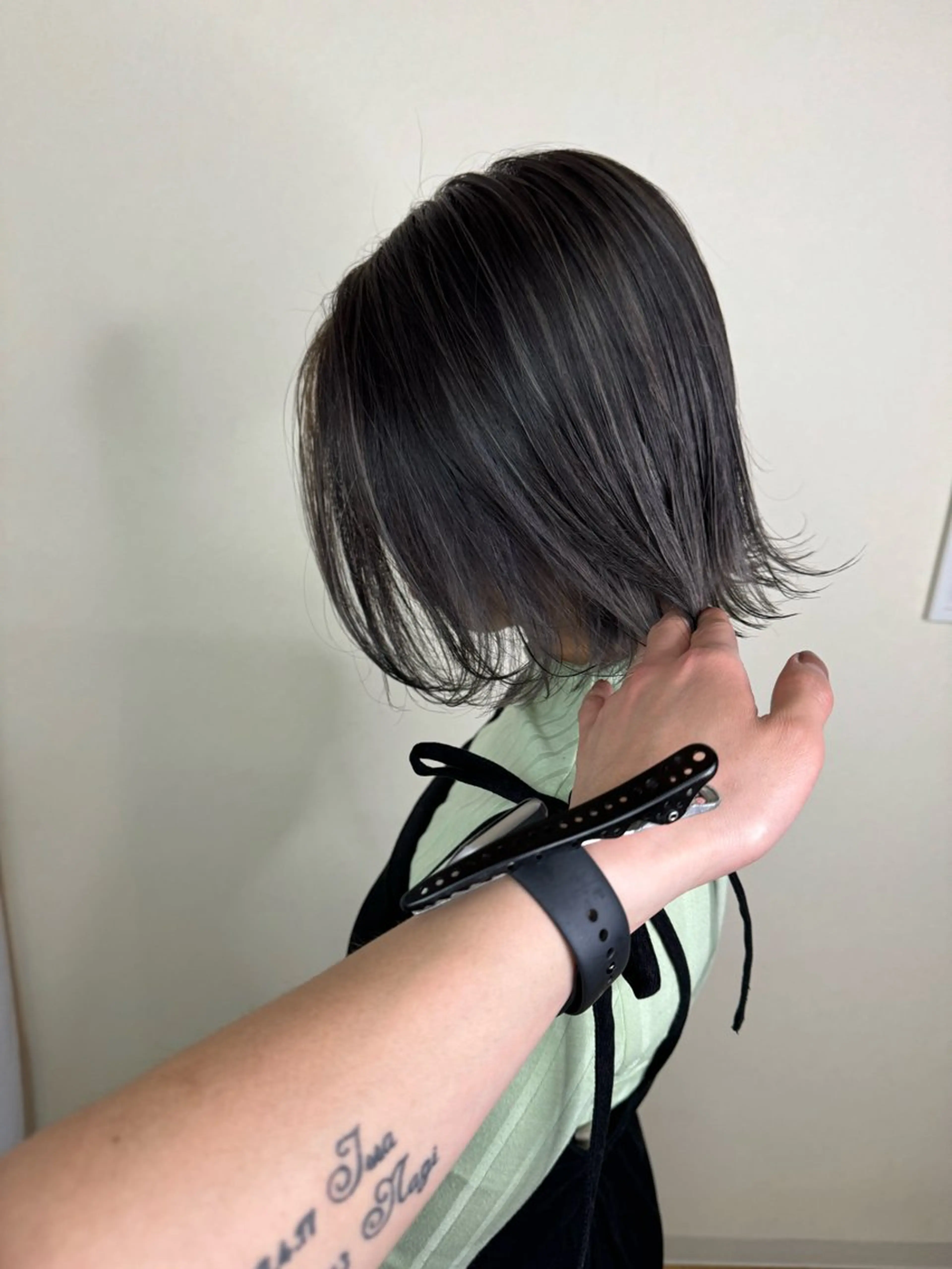 ショート カラー グレージュ ハイライトカラー ハイライト カット ヘアカラー トリートメント 鎌倉 光洋のヘアスタイル