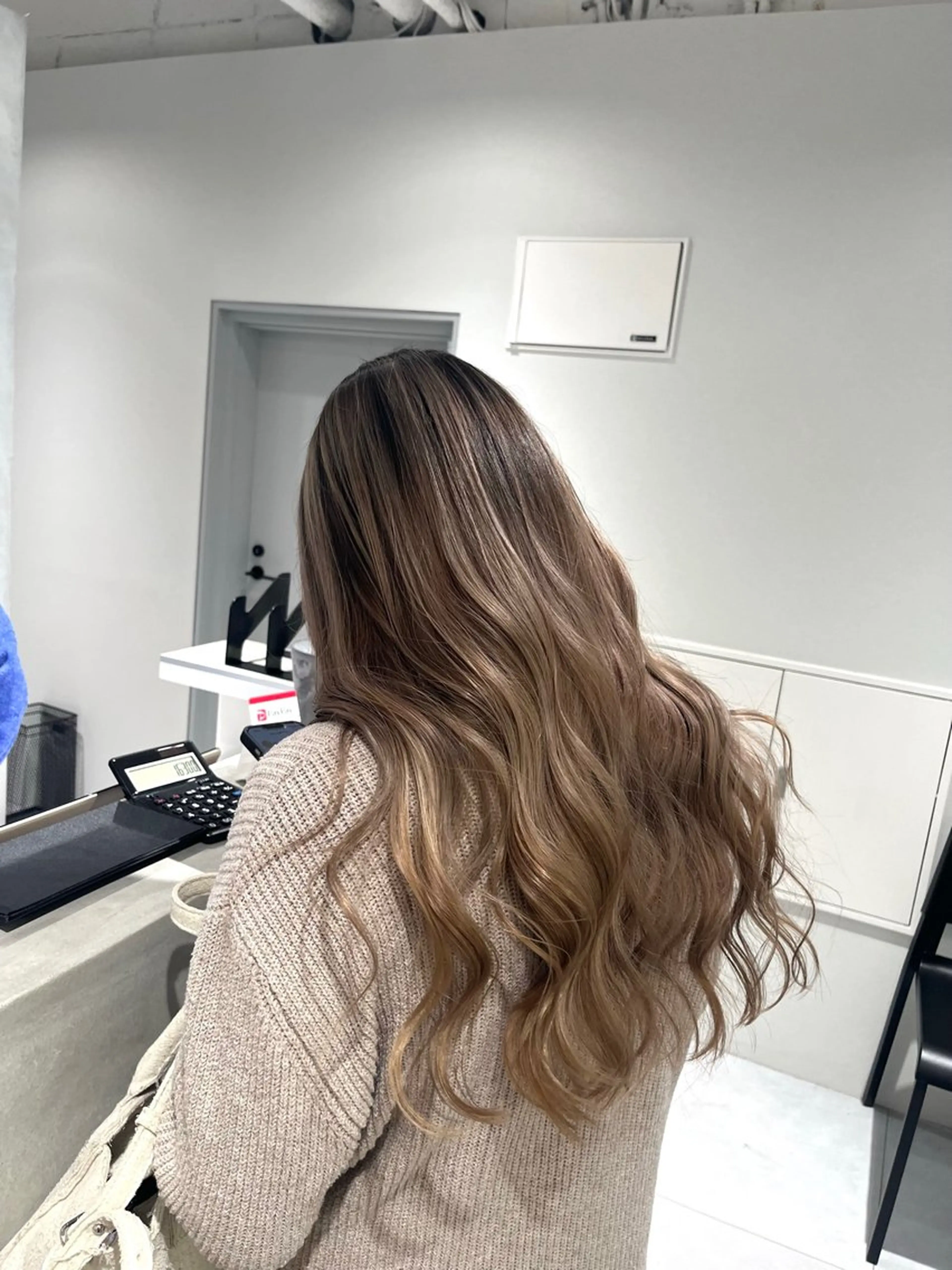 ロング カラー ヘアカラー バレイヤージュ ハイライトのヘアスタイル