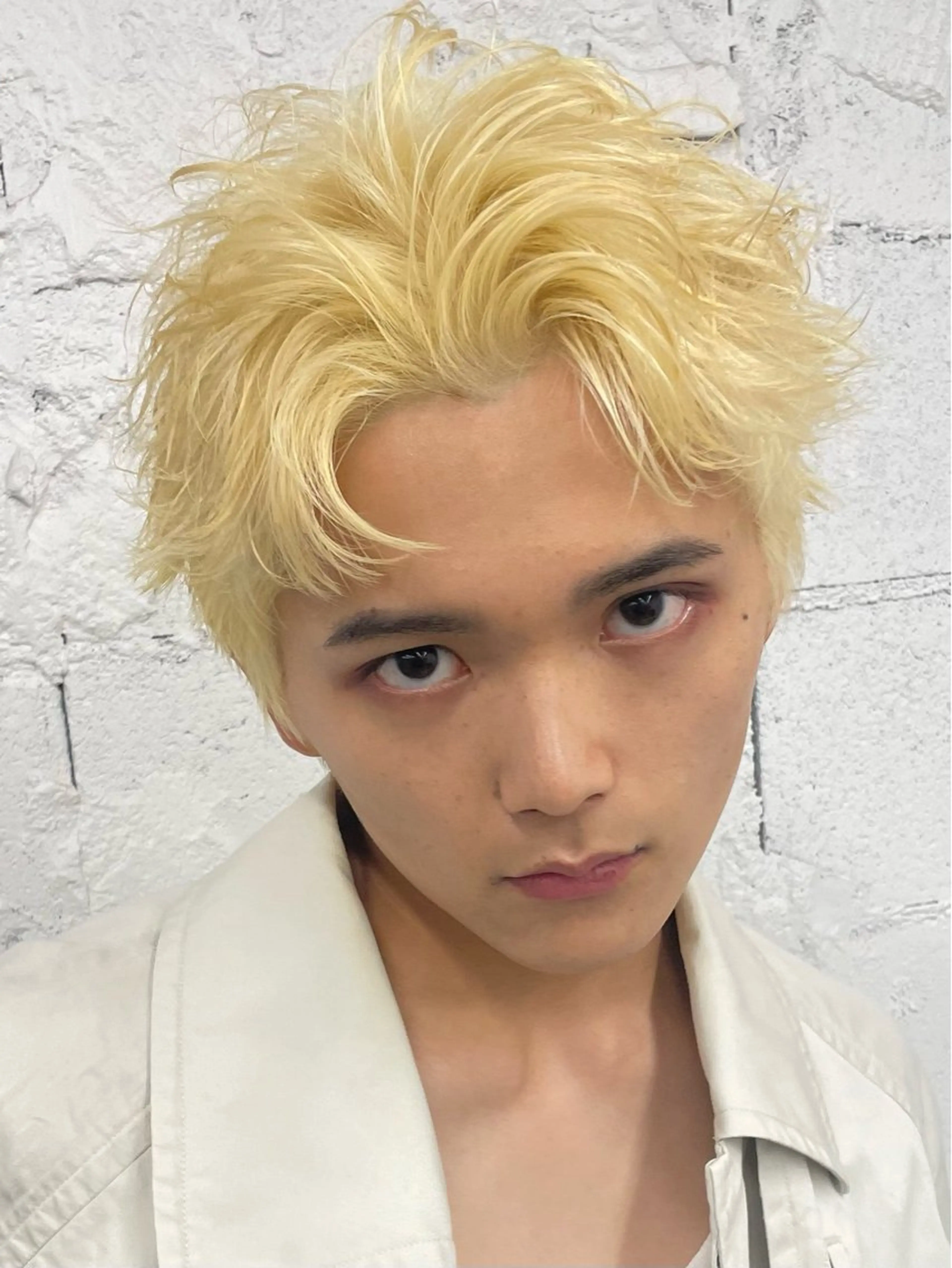 ショート カラー パーマ ヘアアレンジ メンズ センターパート マッシュウルフ マッシュ メンズパーマ スパイキーショート カット ヘアカラー トリートメント ヘッドスパ ヘアセット スパイキー/フェザー /波巻き/かいとのヘアスタイル