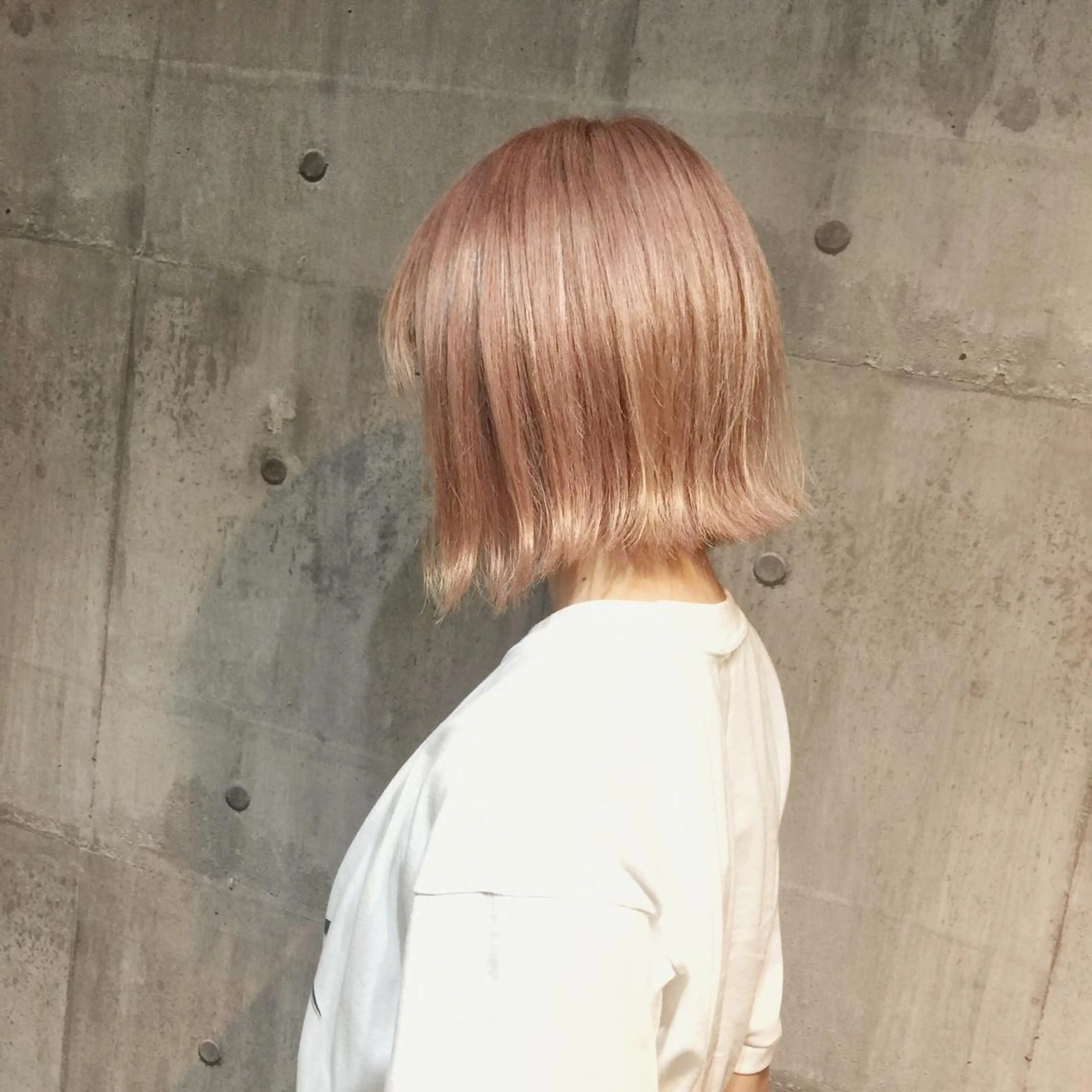 ミディアム カラー ブリーチ ピンクカラー ホワイト&レイヤーカ ットエクステ長畠俊輔のヘアスタイル