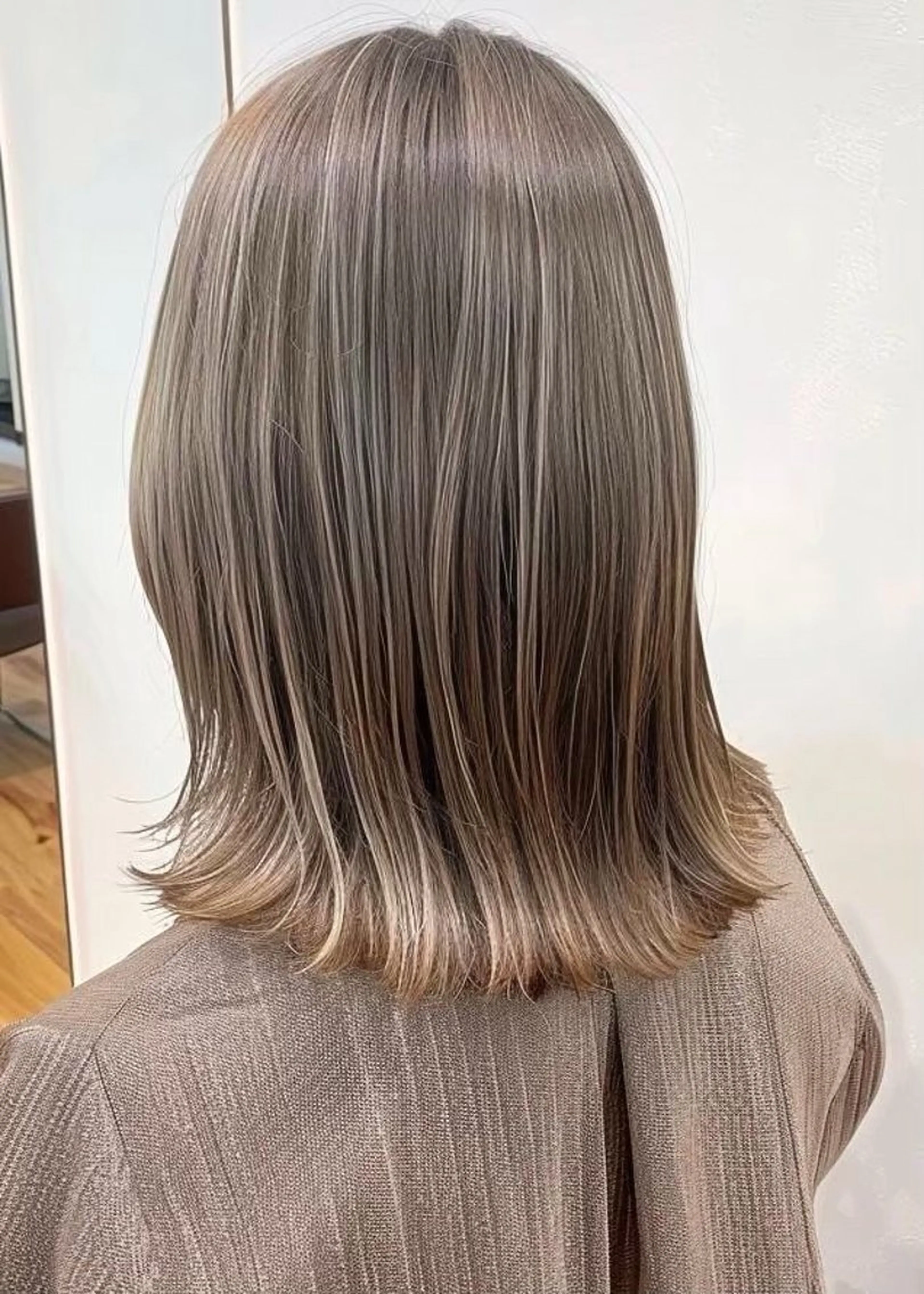 カラー デザインカラー ハイライトカラー ヘアカラー くすみベージュ /表参道/みづきのヘアスタイル