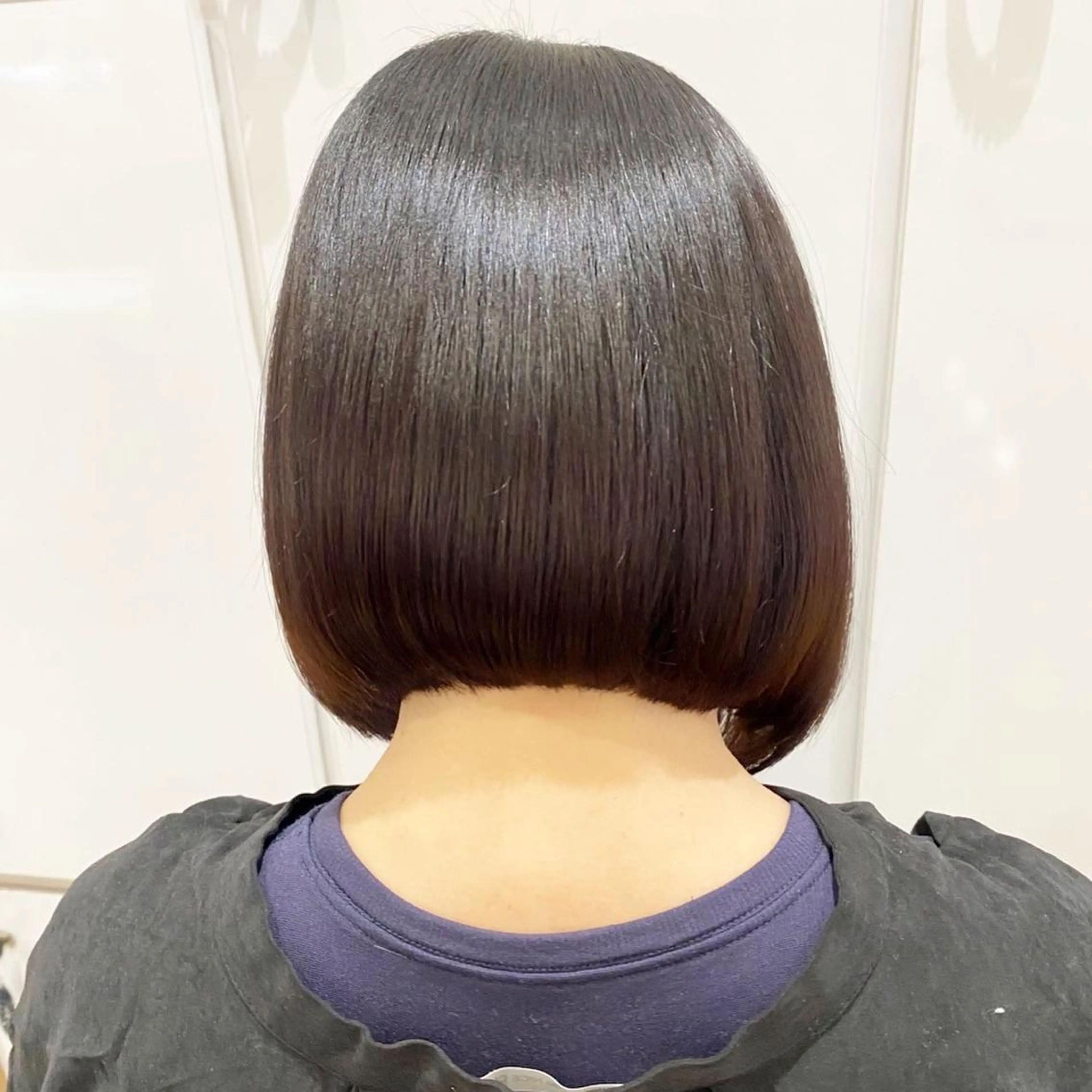 ショート カラー ヘアアレンジ 切りっぱなしボブ ベージュカラー ハイトーンカラー インナーカラー ピンクカラー 🌿ブリーチ/髪質 改善/🌿‬JINのヘアスタイル