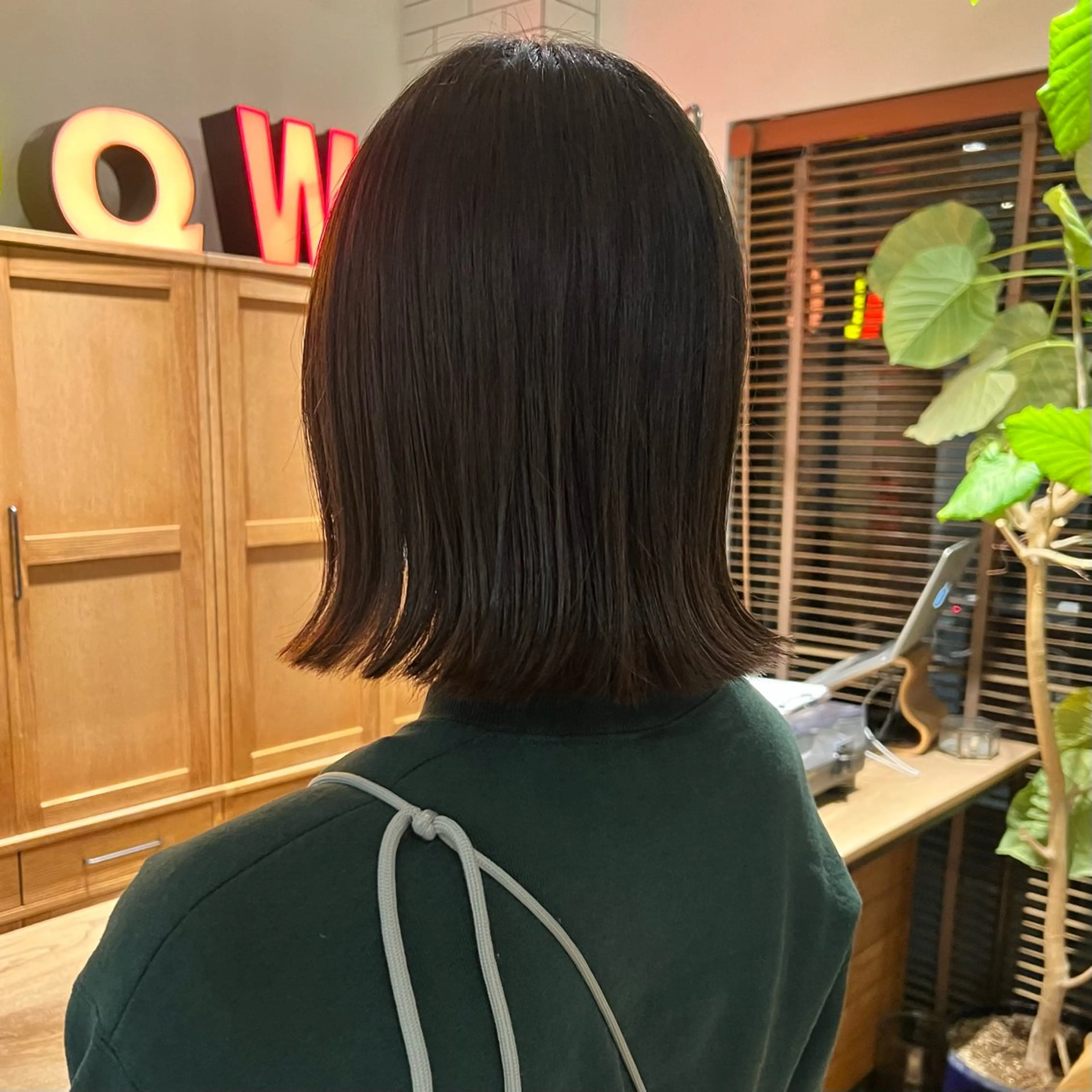 ミディアム 外ハネヘア 似合わせカット✂︎ 艶カラー･*:湊七海のヘアスタイル