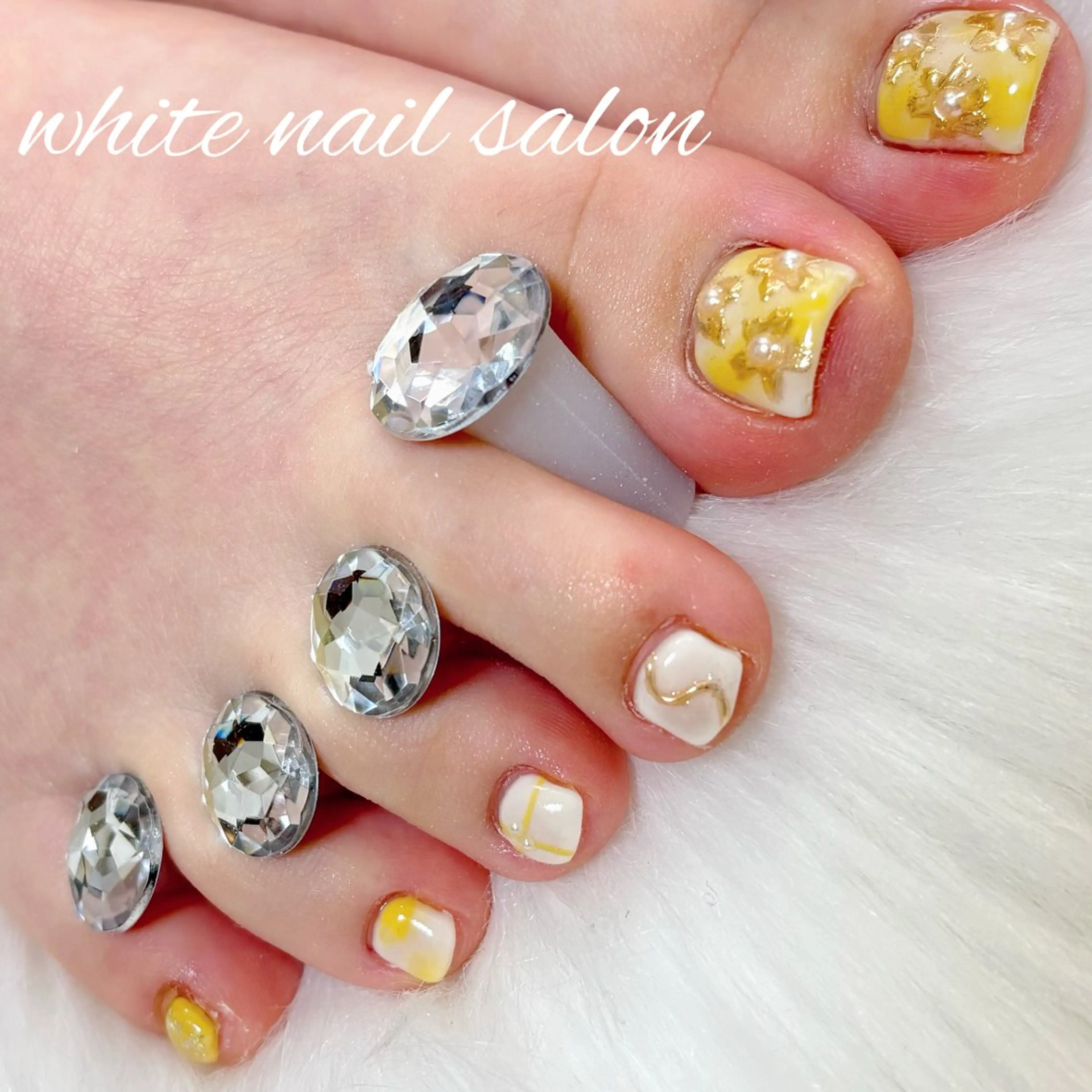 ネイル フットネイル フットネイル white nail salonのネイルデザイン