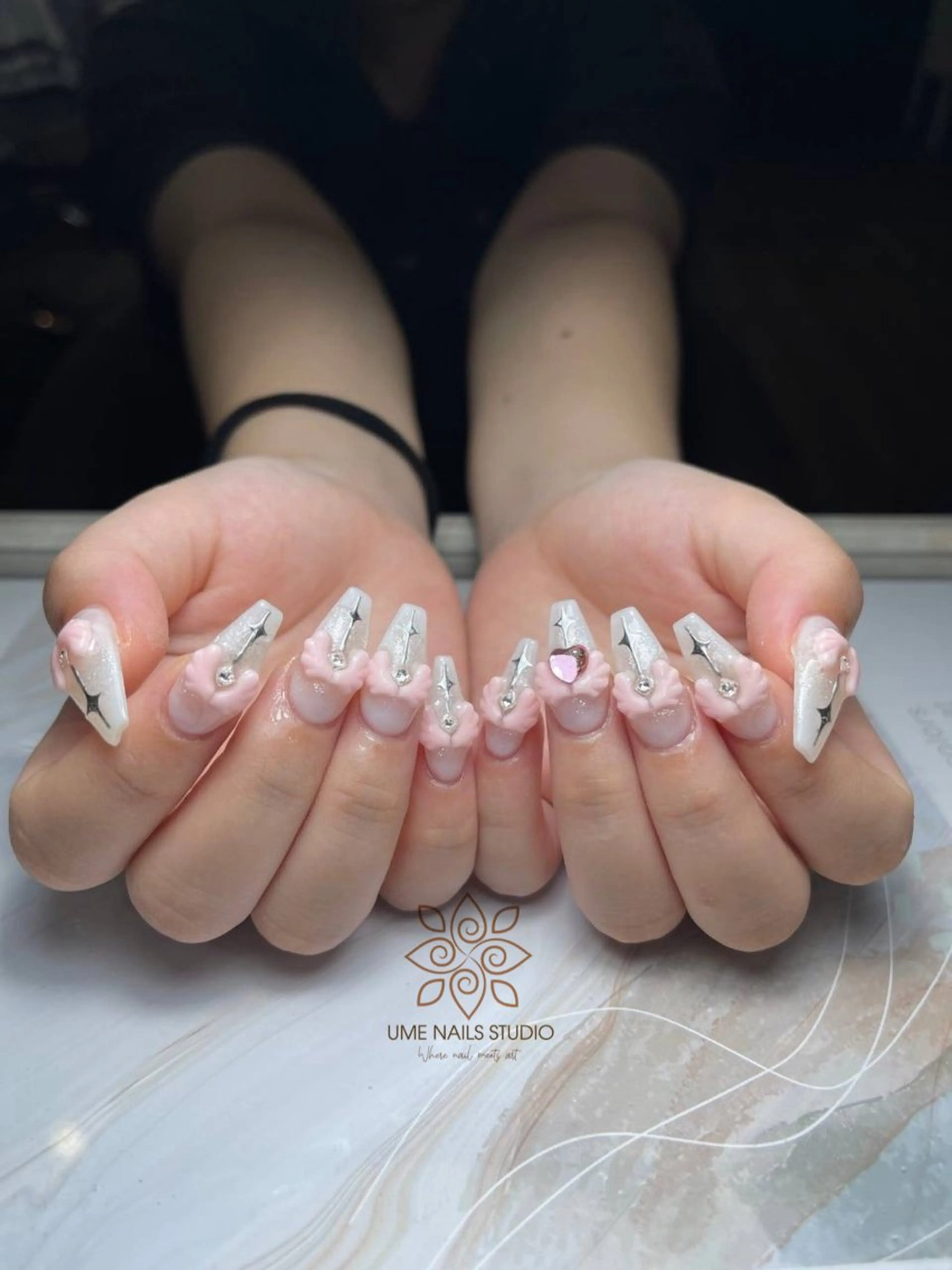 ネイル チークネイル クリアネイル ガーリー キラキラネイル 韓国ネイル ハンドネイル Ume Nail Studioのネイルデザイン
