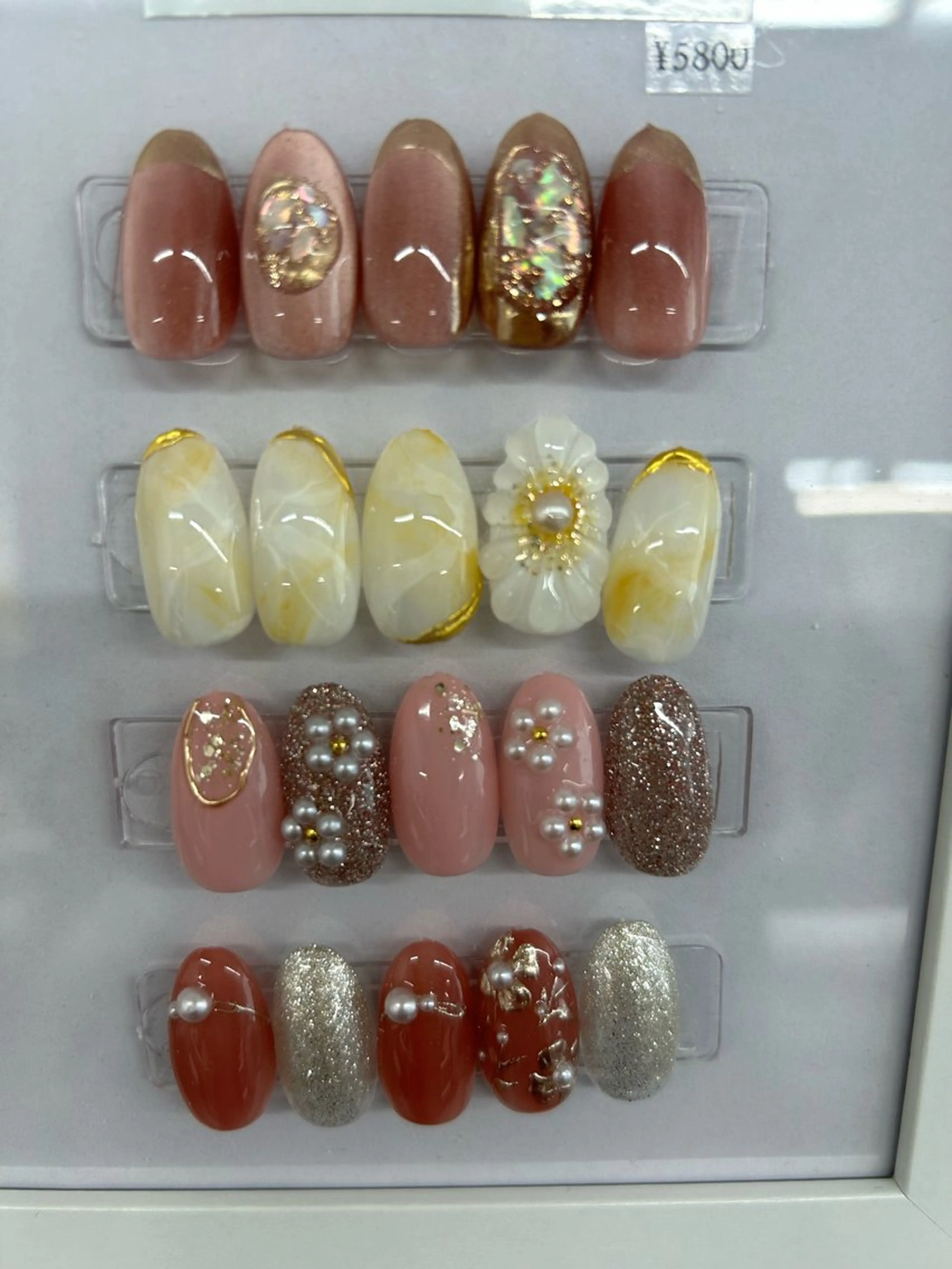 5800円のネイル⇨3500円!!の写真